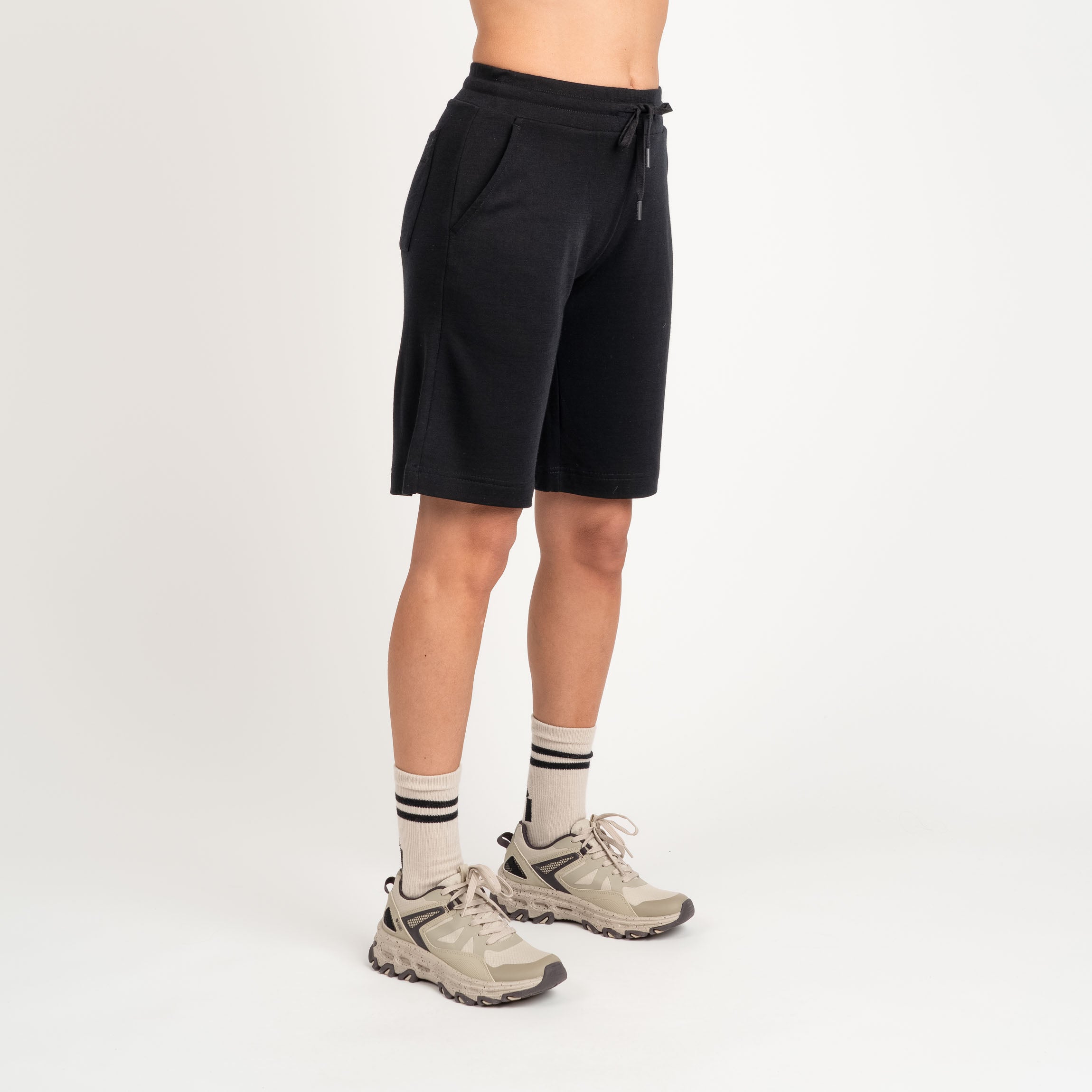 The model is 174 cm and wears size S.