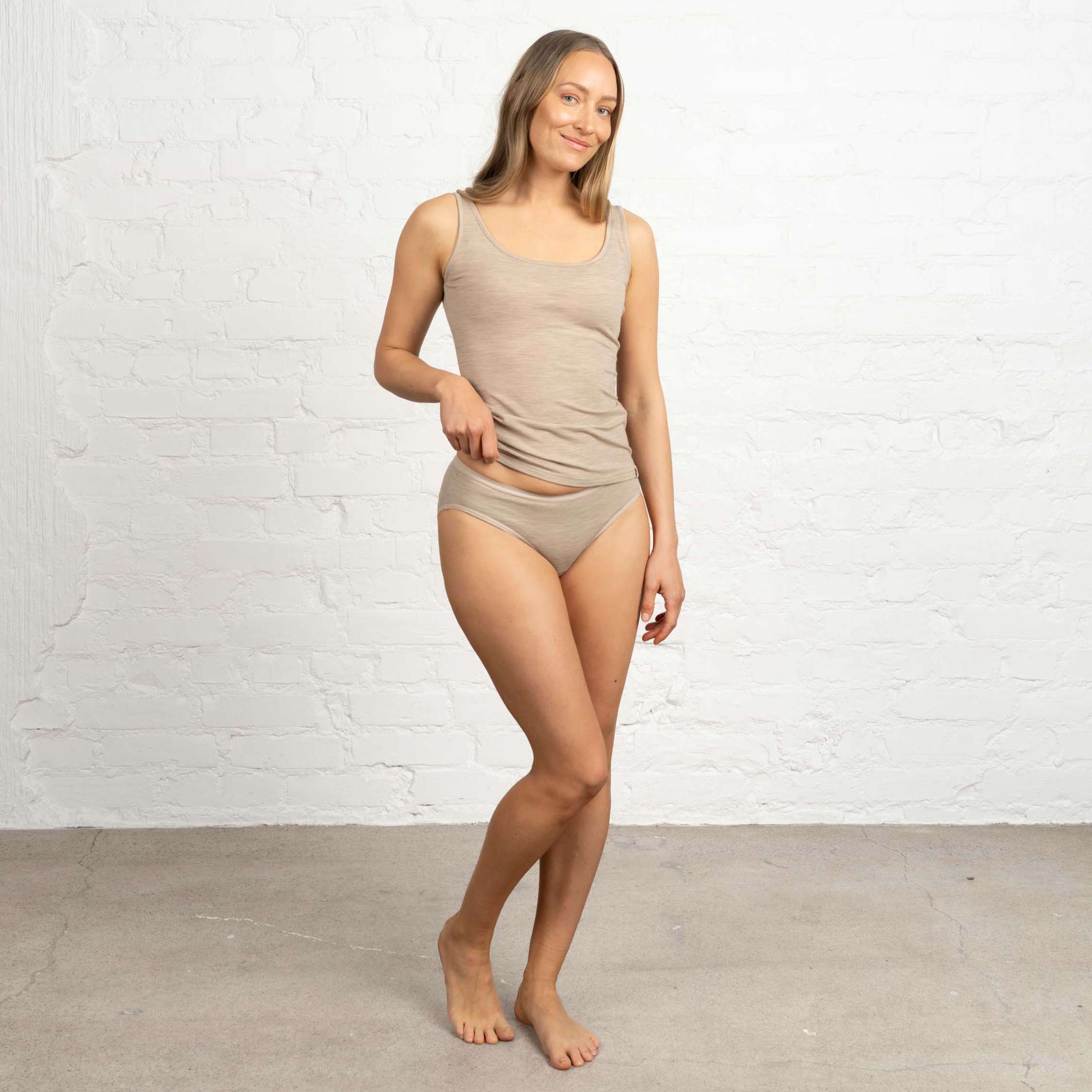 The model is 174 cm and wears size S.