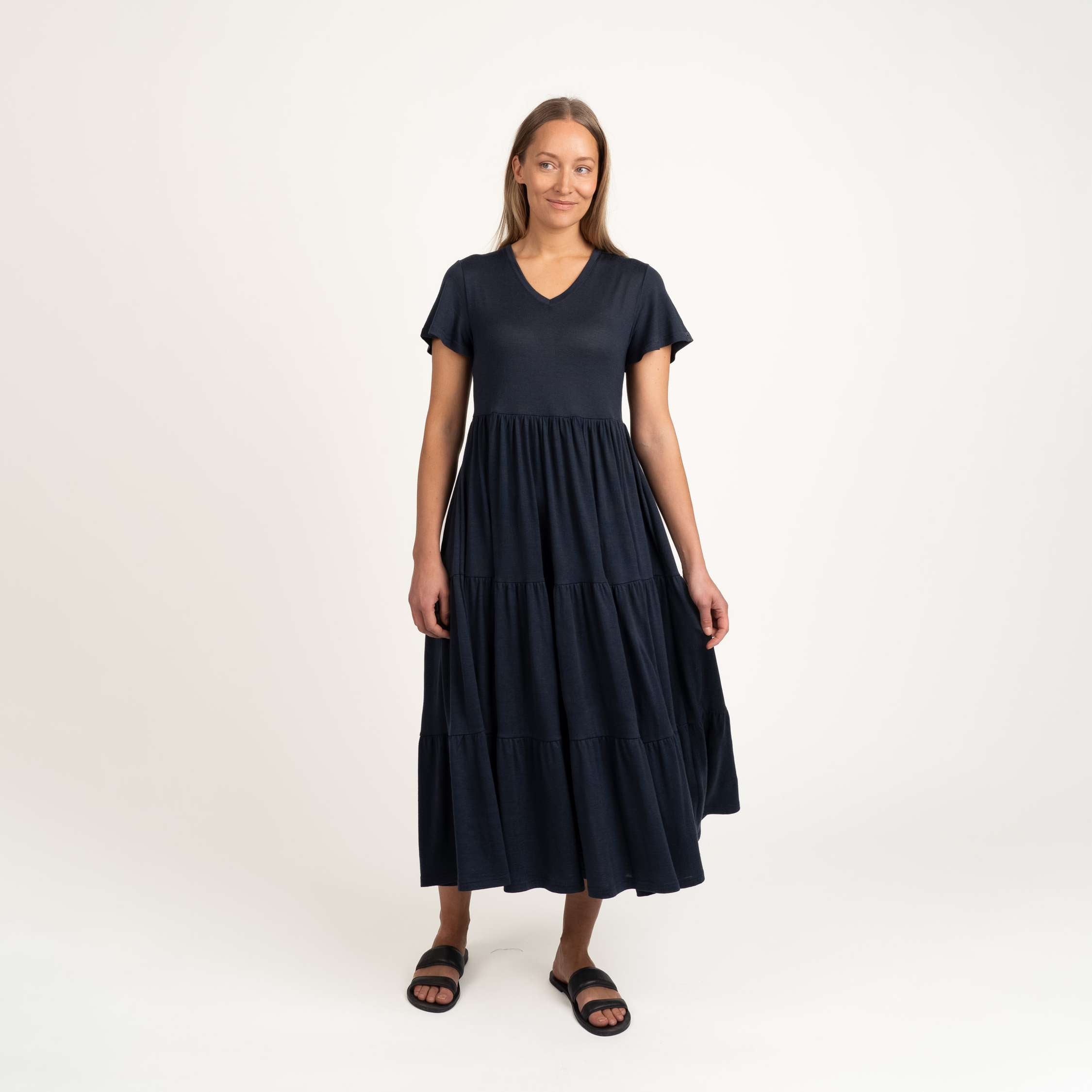 The model is 174 cm and wears size S.