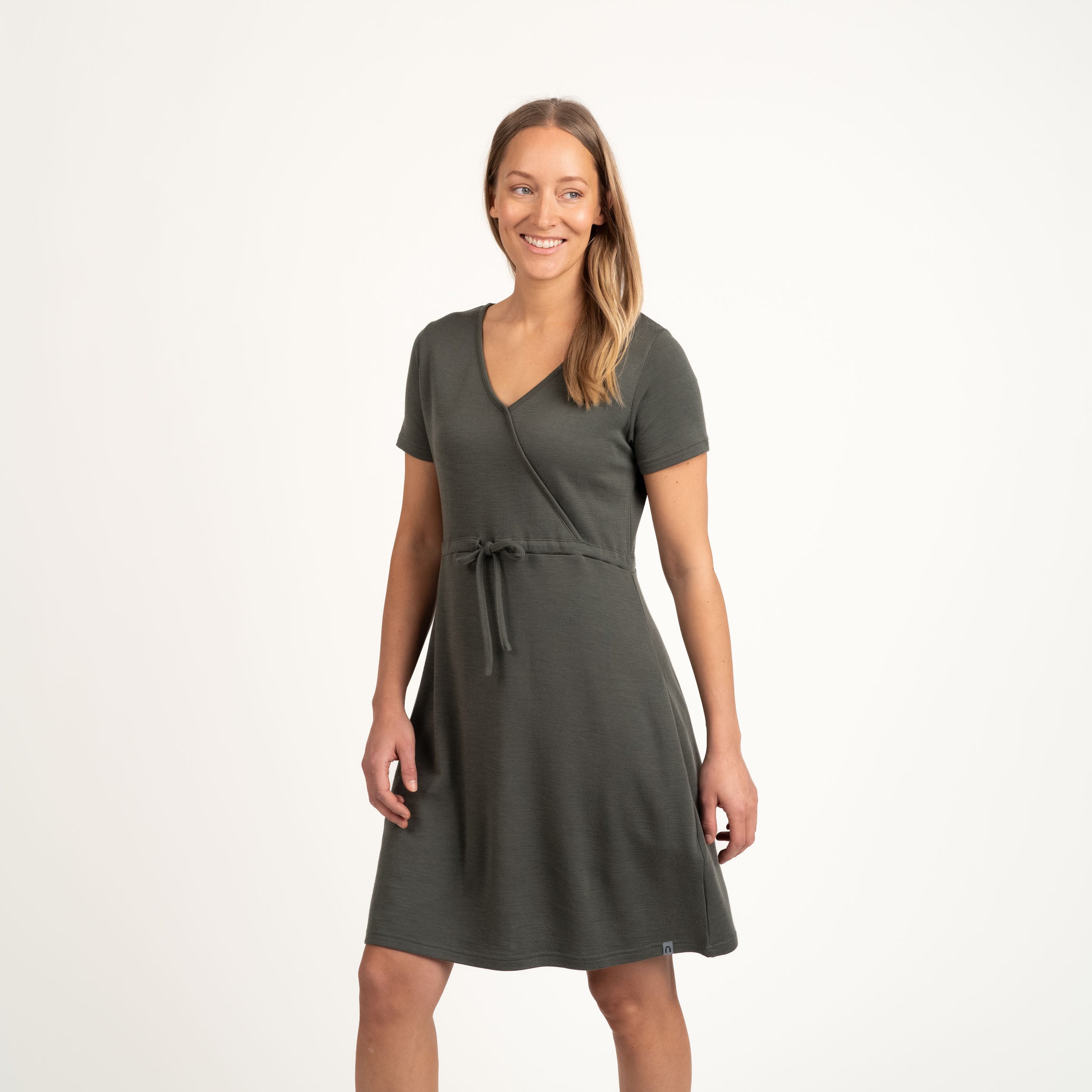 The model is 174 cm and wears size S.