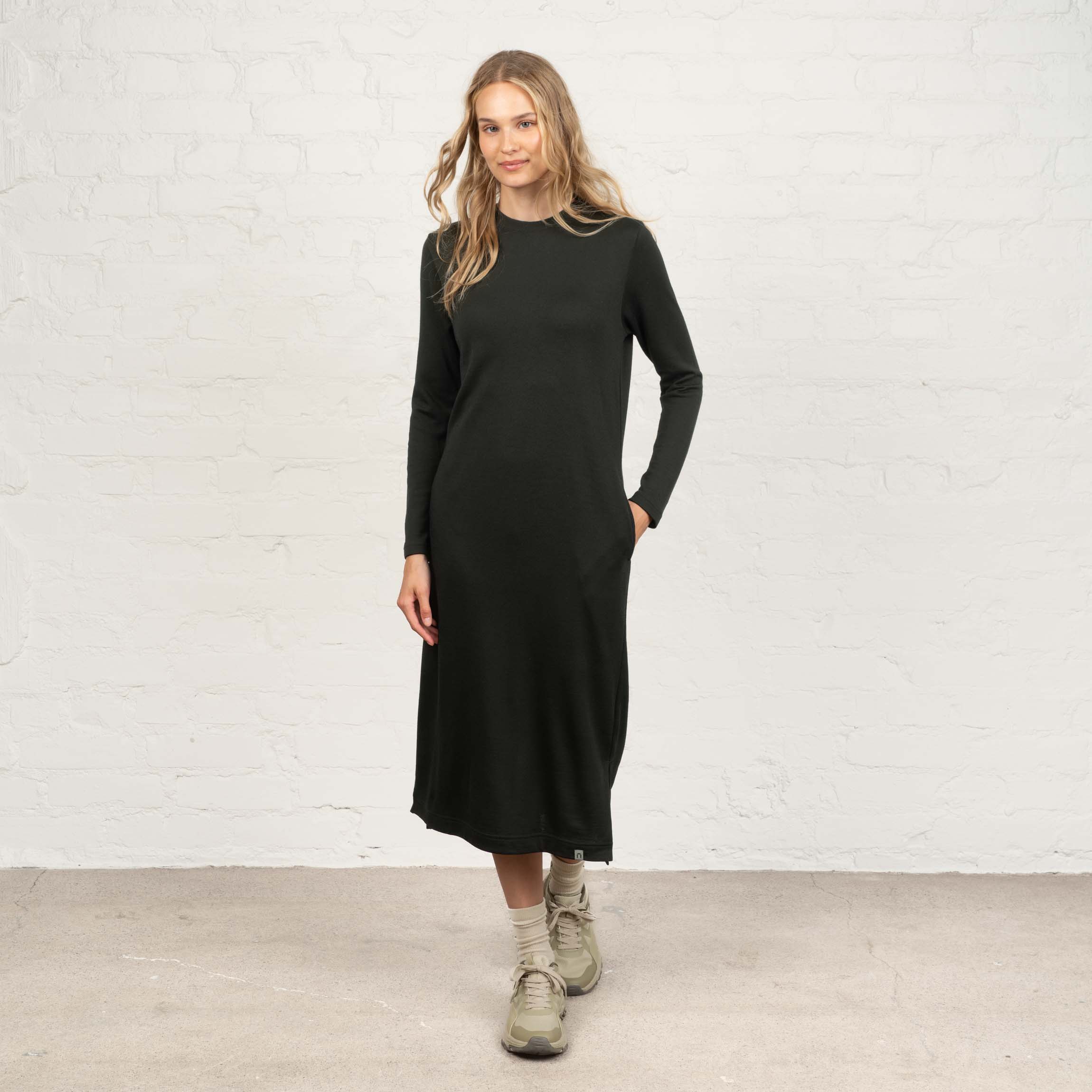 The model is 175 cm and wears size S.