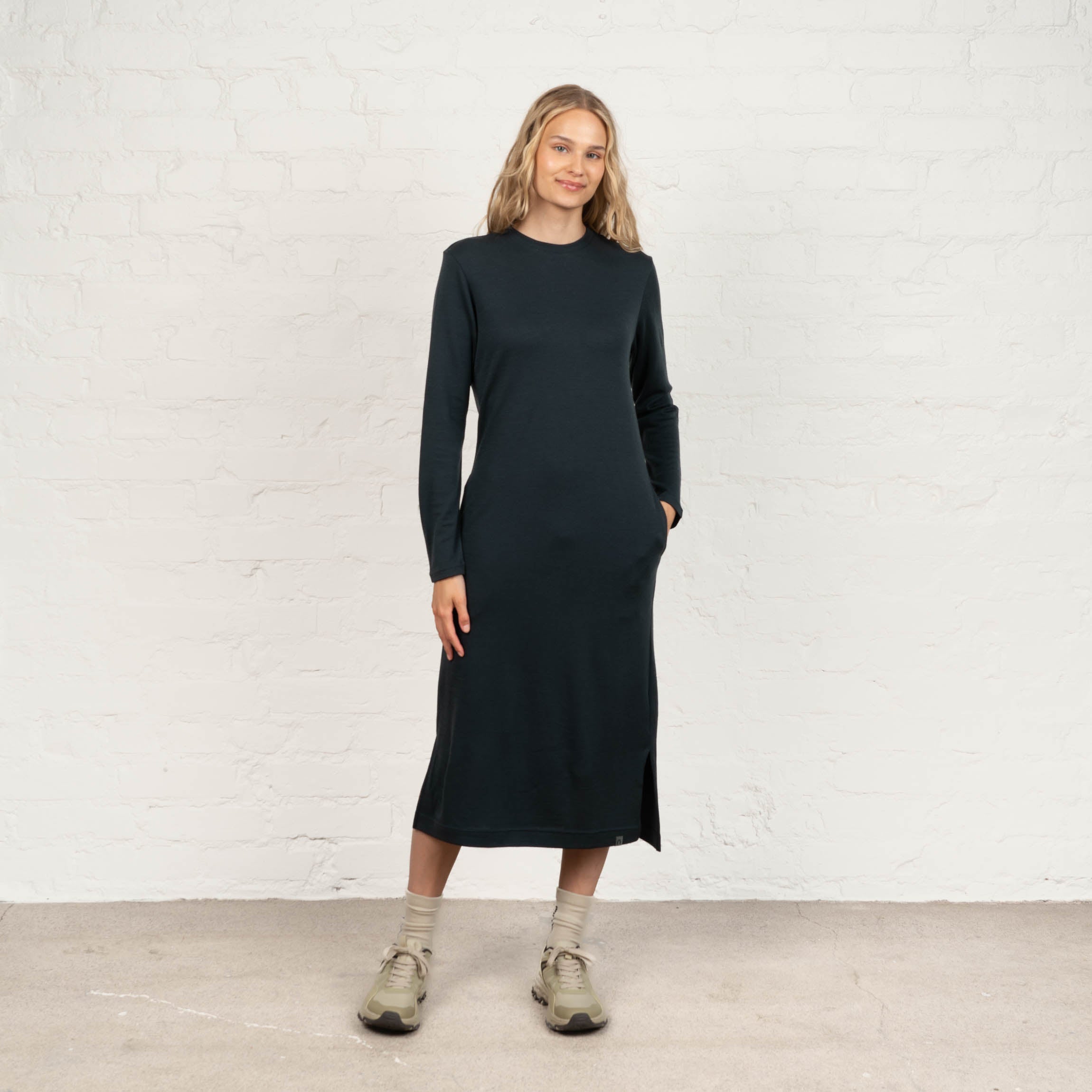 The model is 175 cm and wears size S.