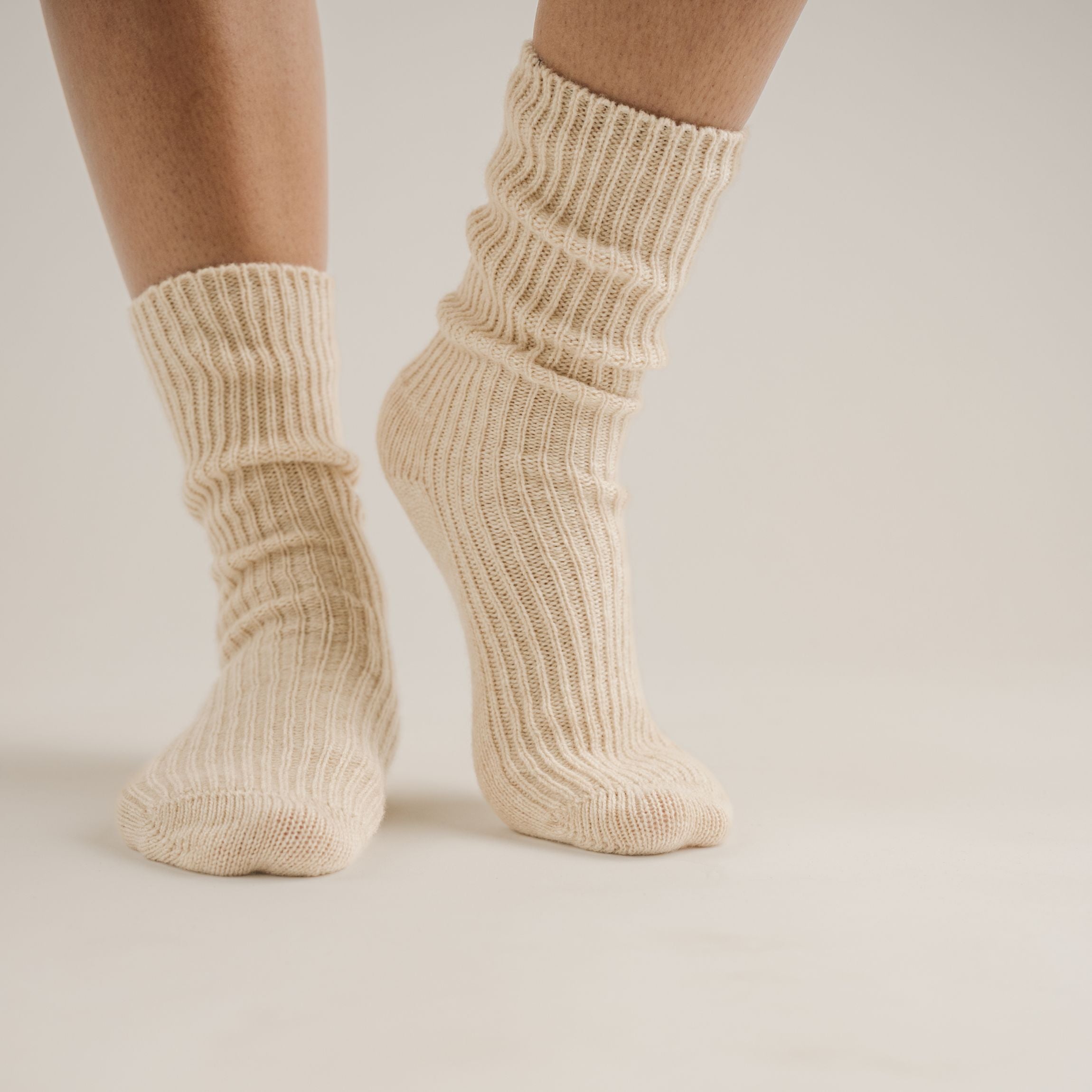 Hirsi merinovillasukat - manteli