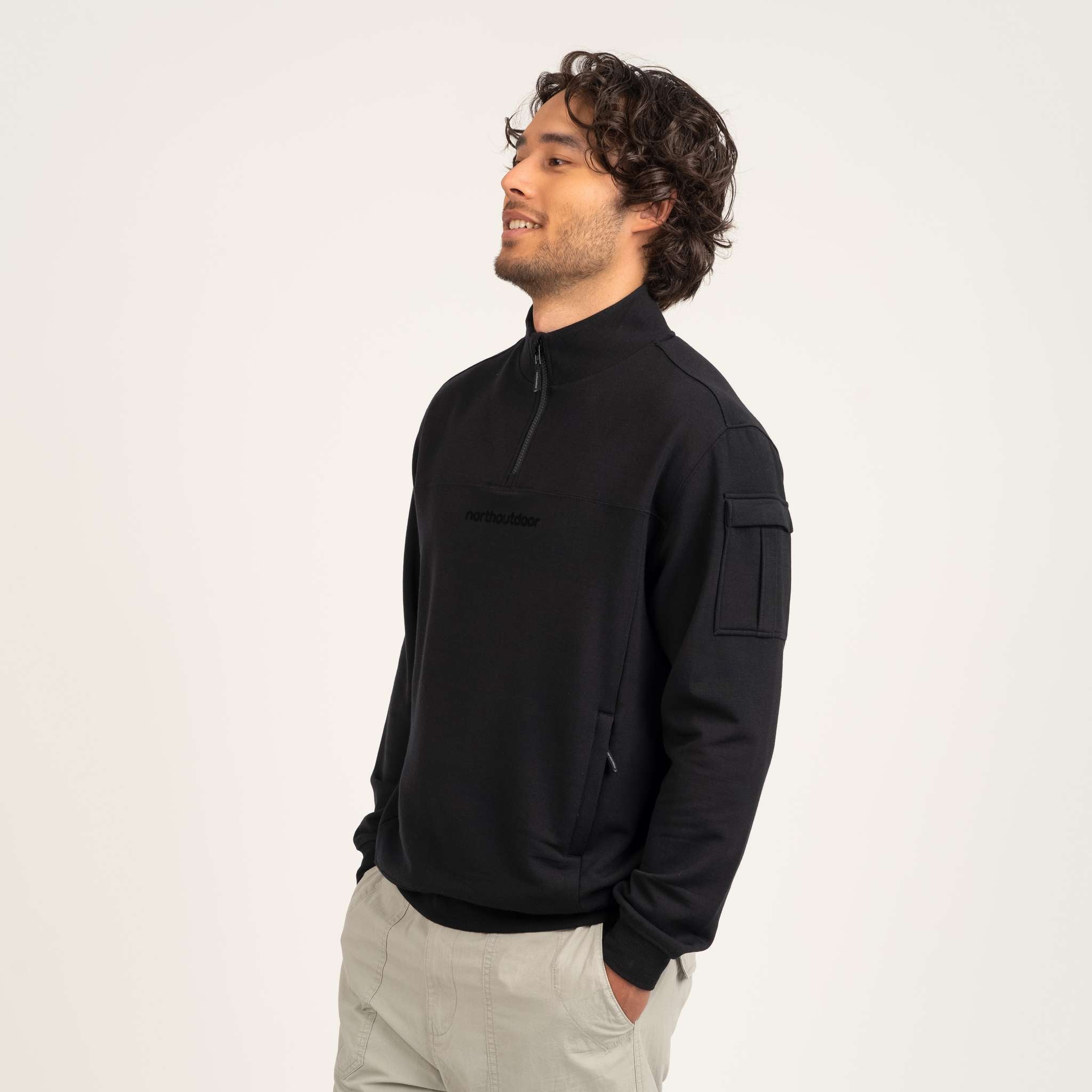 The model is 187 cm and wears size L.