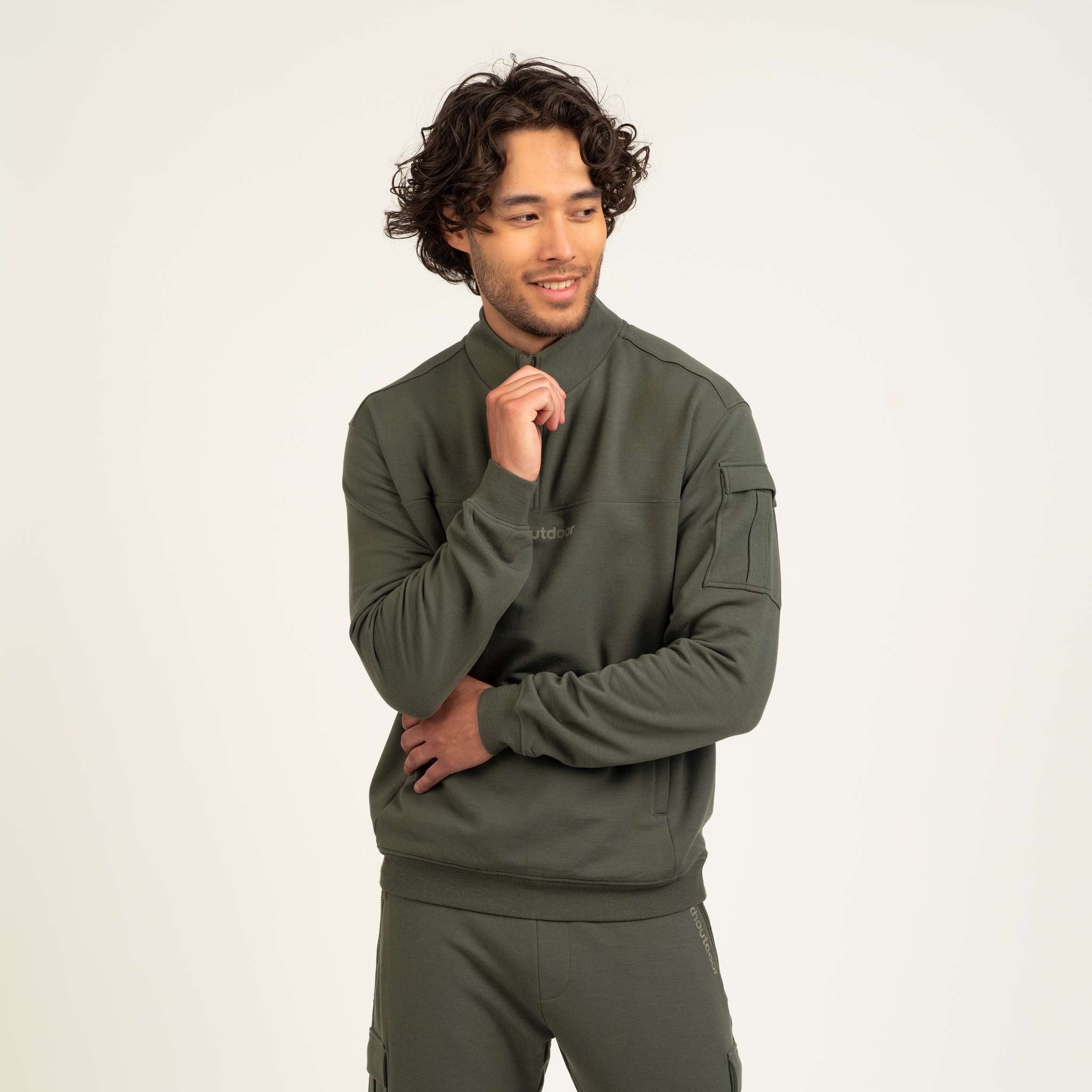 The model is 187 cm and wears size L.