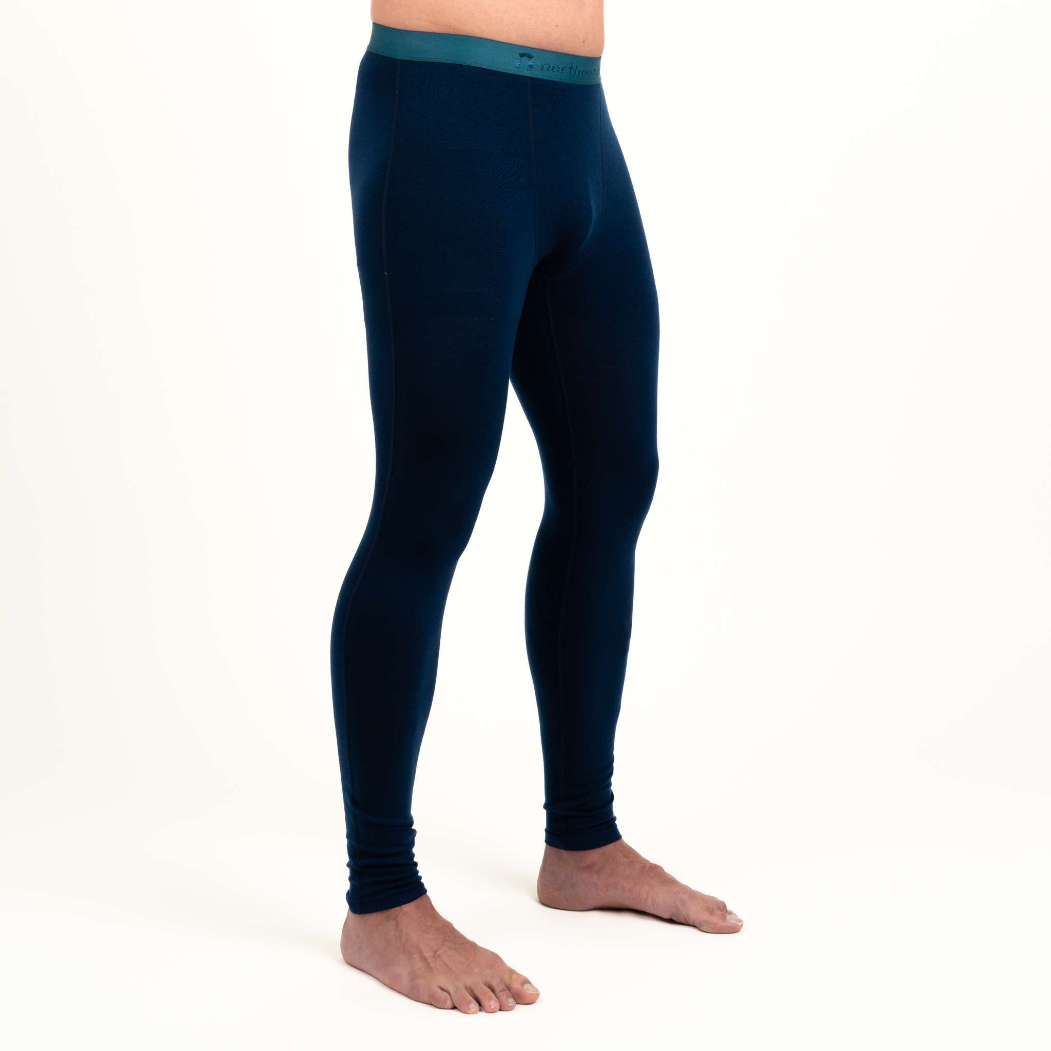 The model is 189 cm and wears size L.