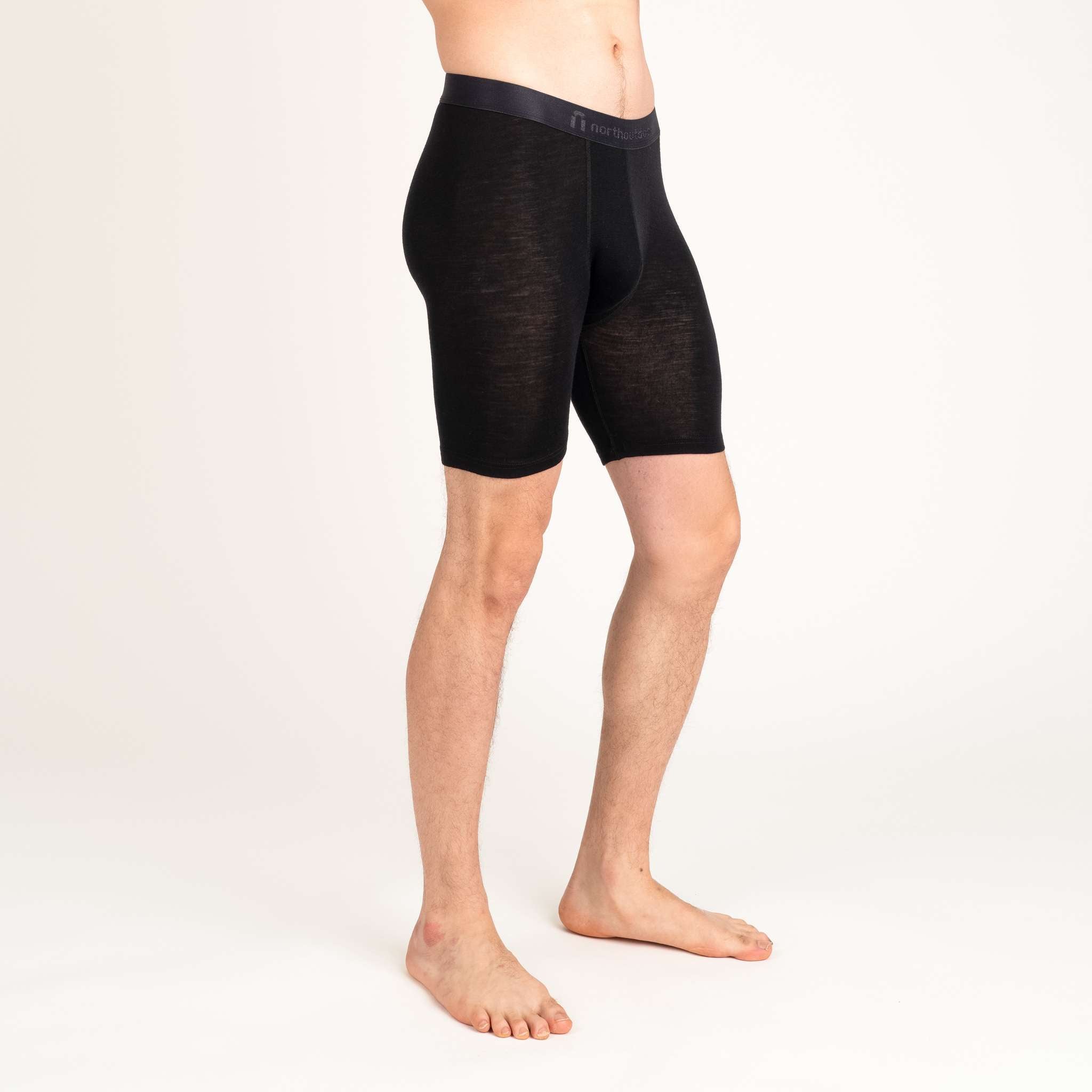 The model is 186 cm and wears size M.