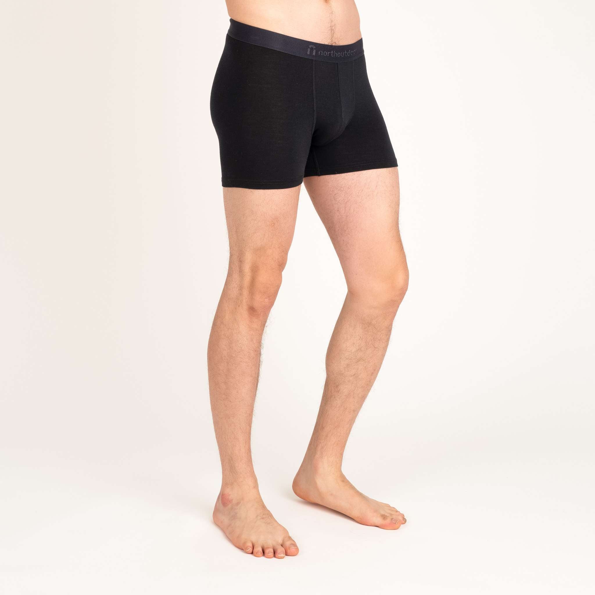 The model is 186 cm and wears size M.