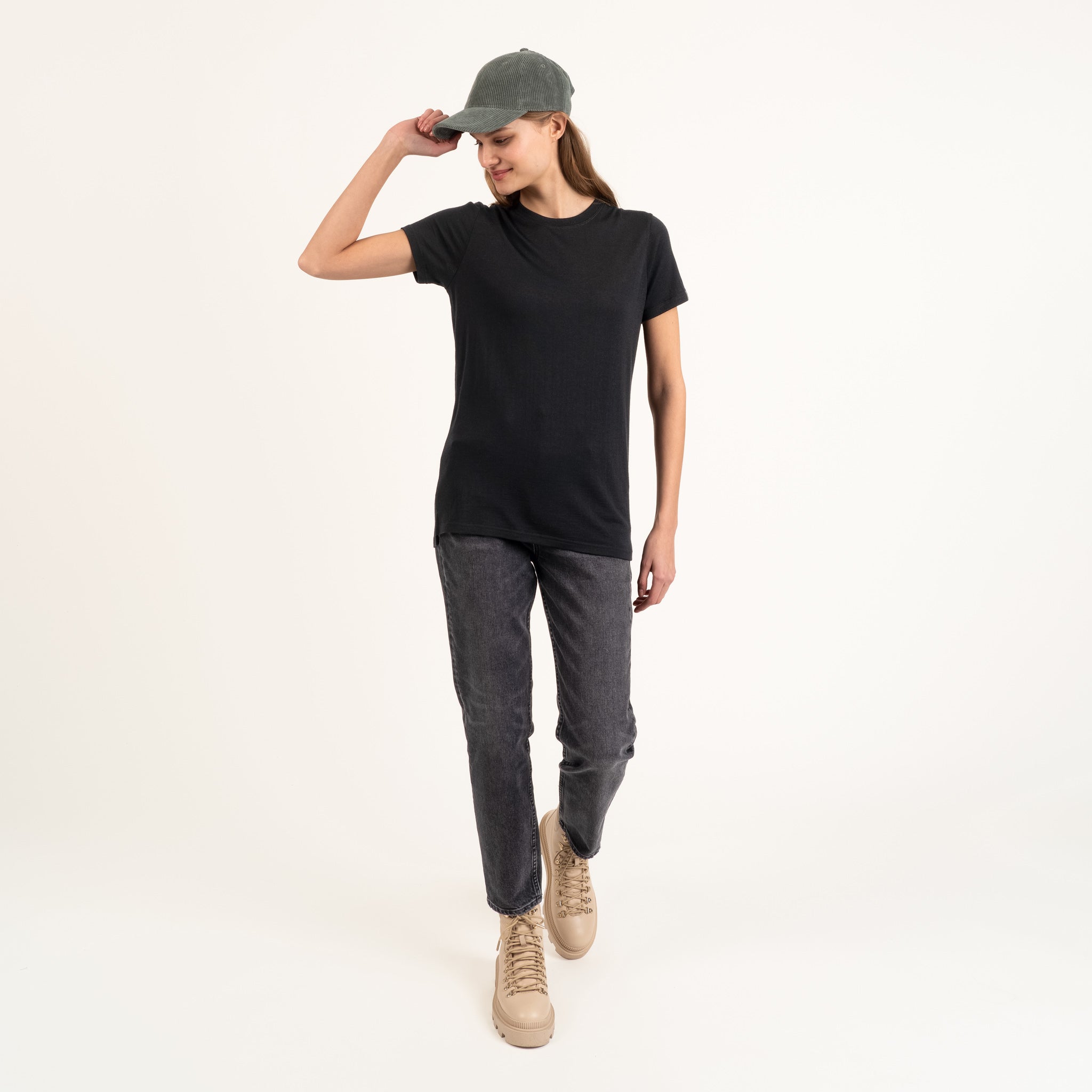 The model is 175 cm and wears size S.