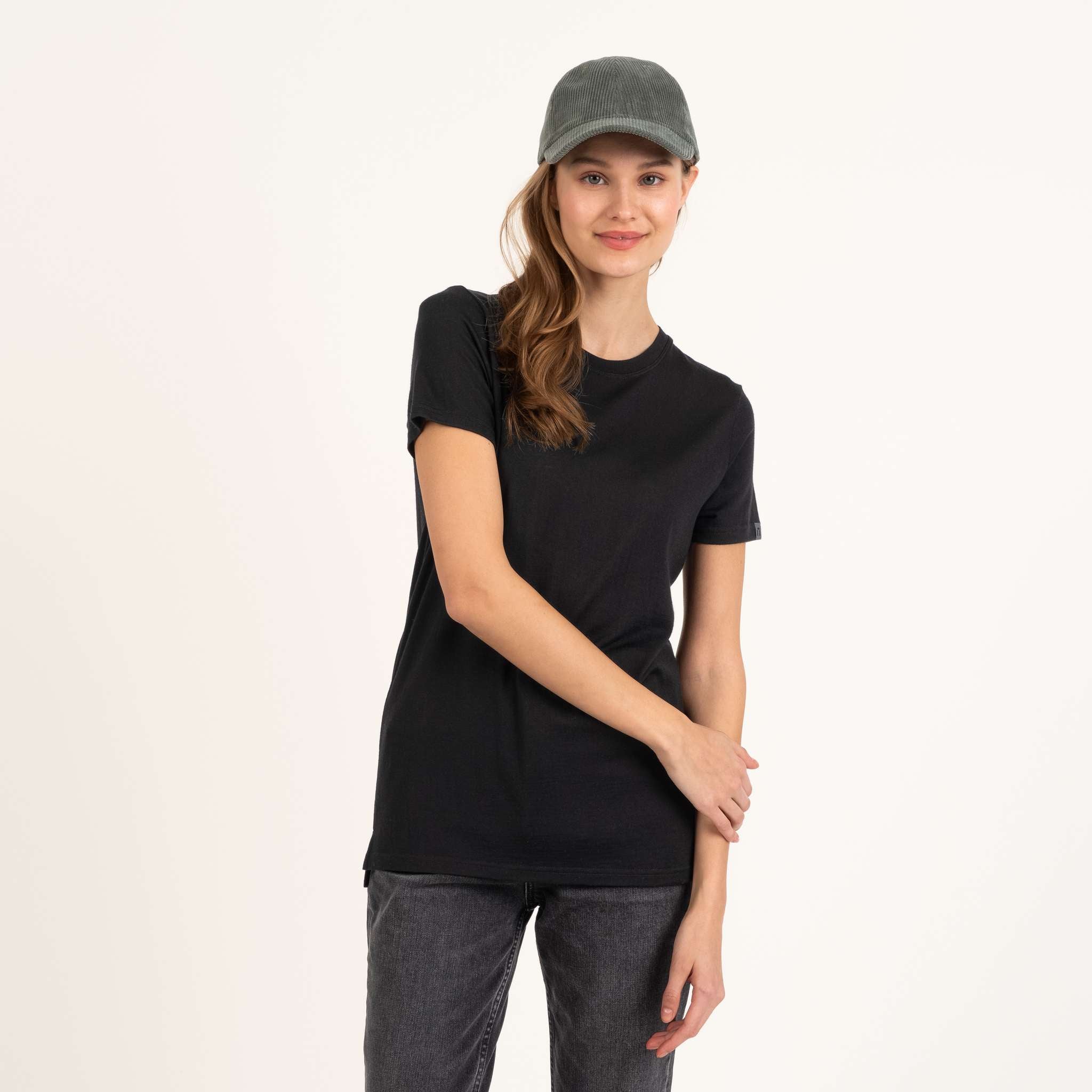 The model is 175 cm and wears size S.