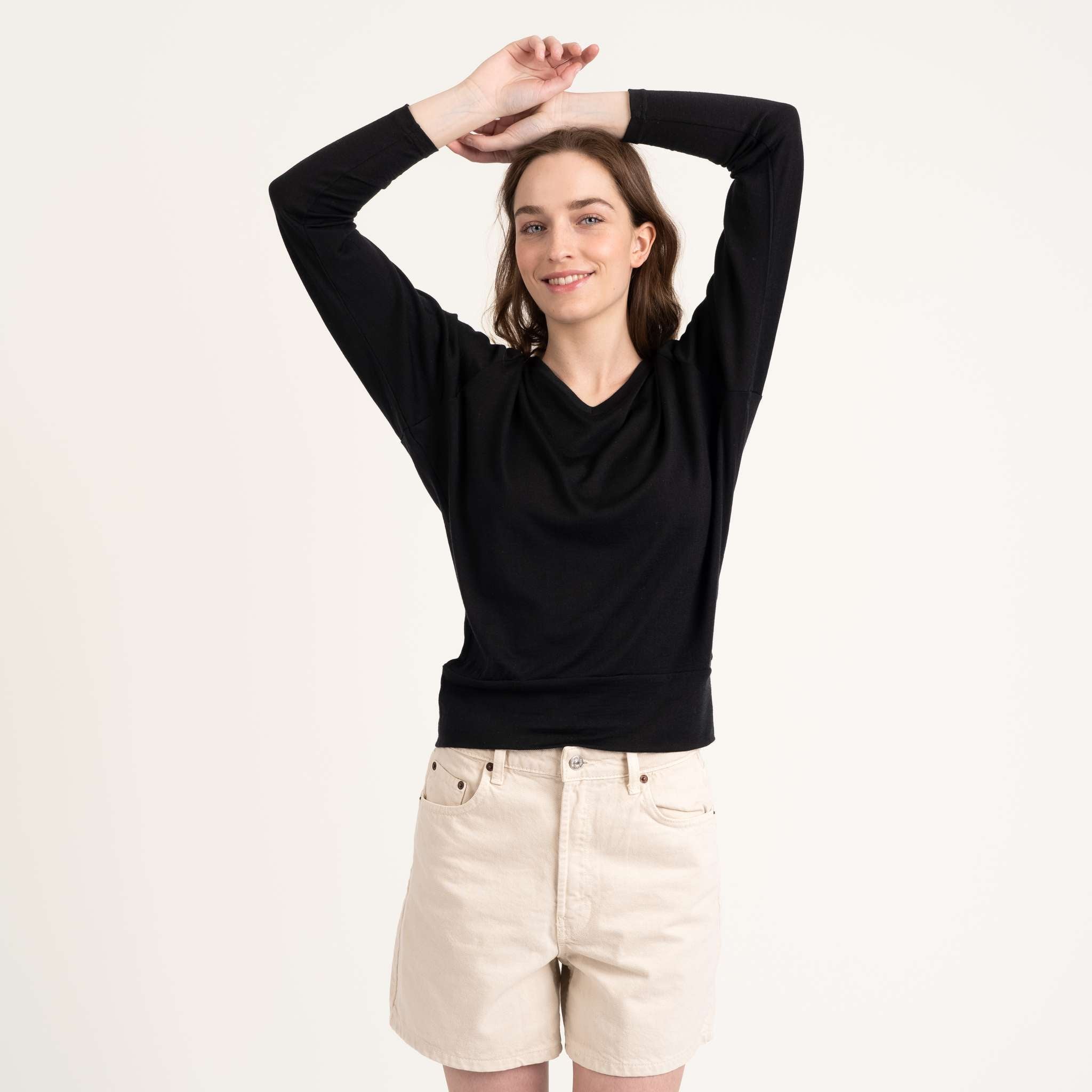 The model is 175 cm and wears size S.