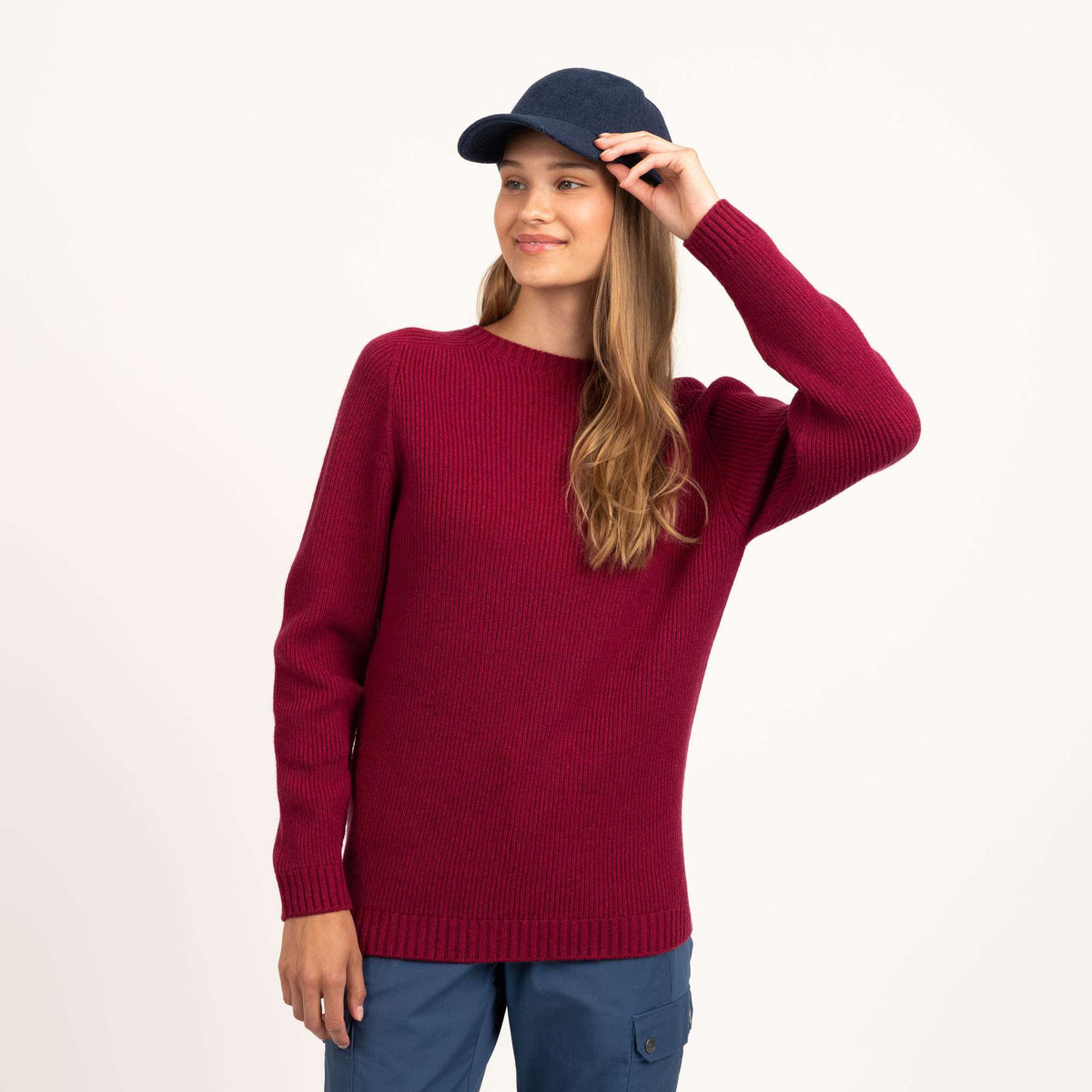 North Outdoor Svetr Kinos Dámské z merino vlny ve barvě morušky, bez mulesingu merino vlna. Navrženo ve Finsku. - Modelka měří 175 cm a má velikost S