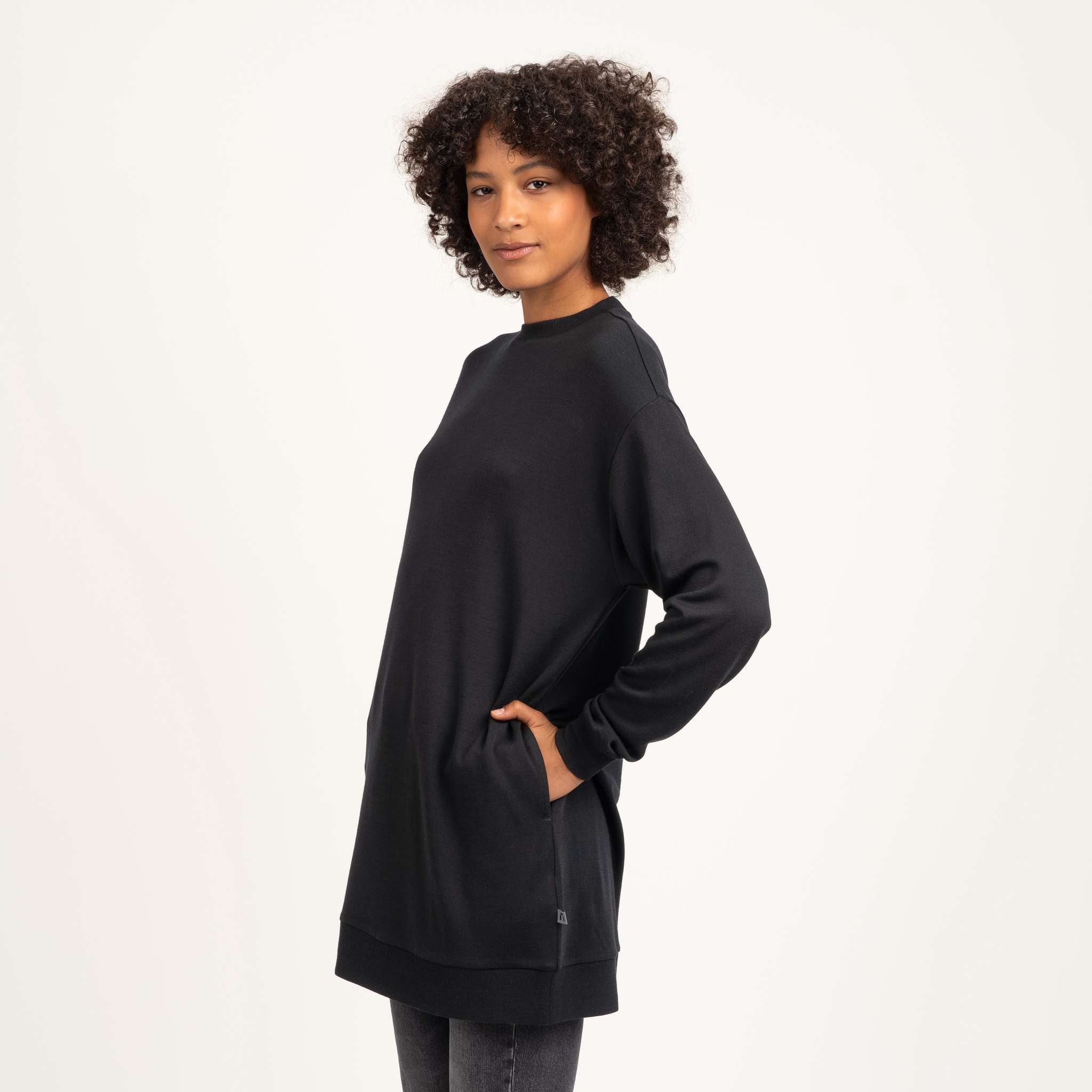 The model is 180 cm and wears size S.