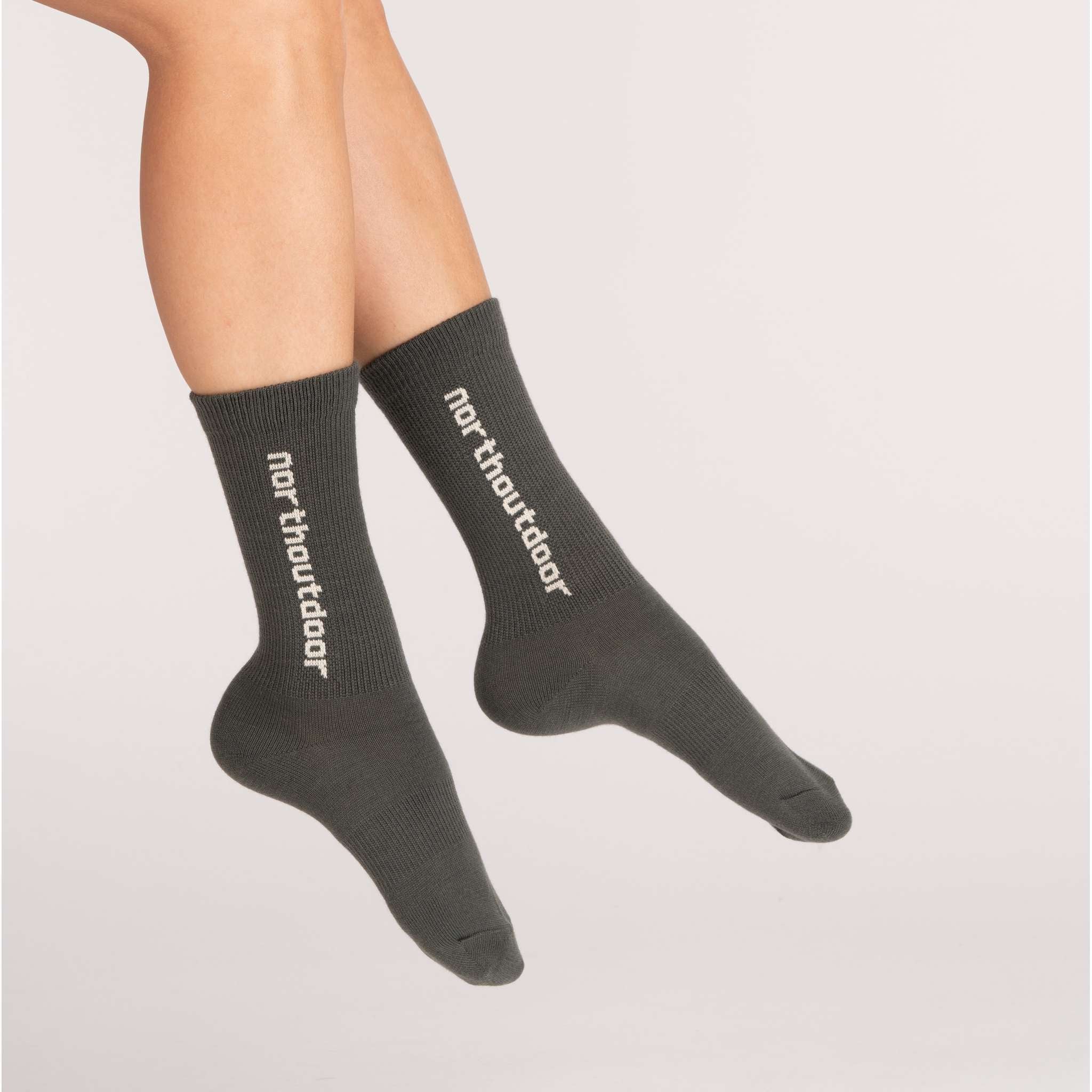 All day merinotennissukat logo - nokkonen | manteli