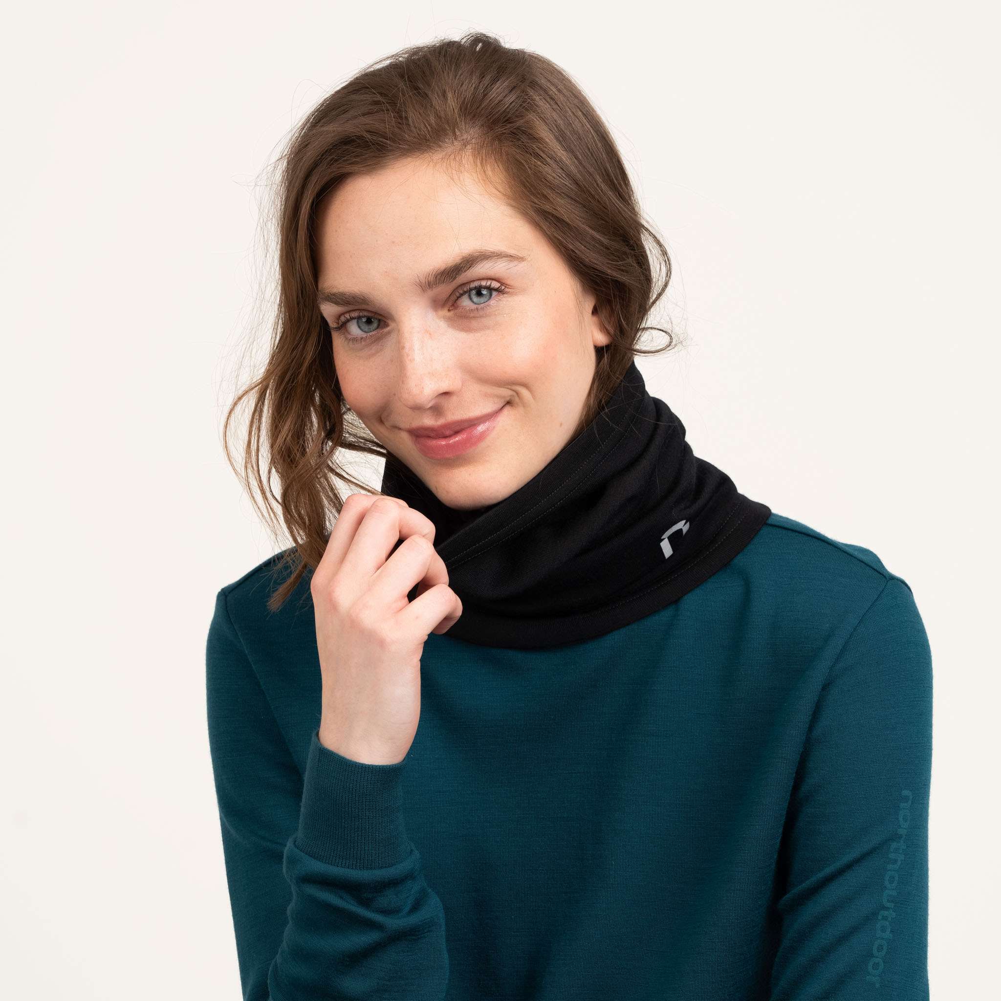 Sensitive 225 merino tuubihuivi - musta