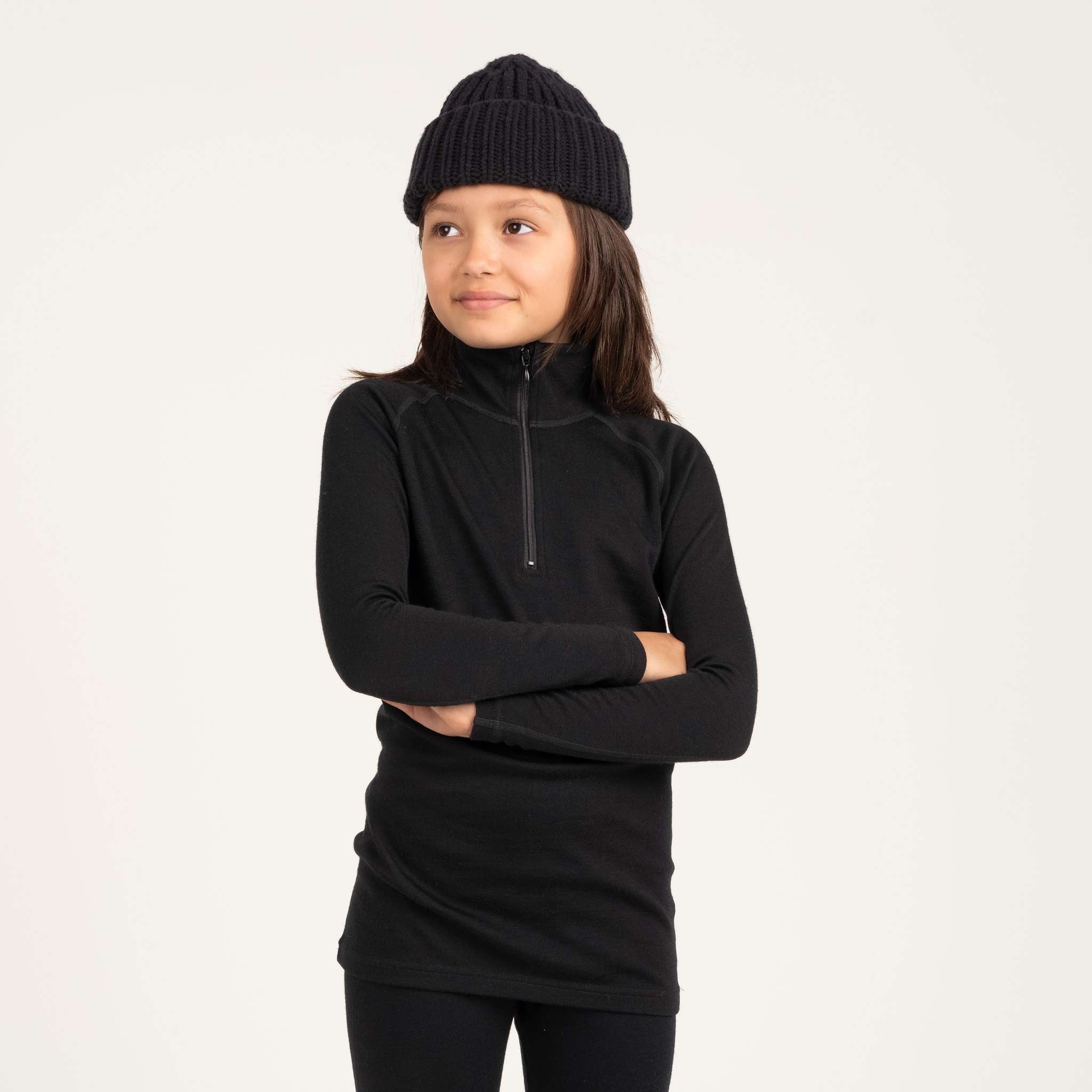 The model is 140 cm tall and wears size 134-140.