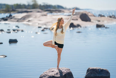 Yogan förde in mildhet mot den egna kroppen i Tiina Väinöläs liv