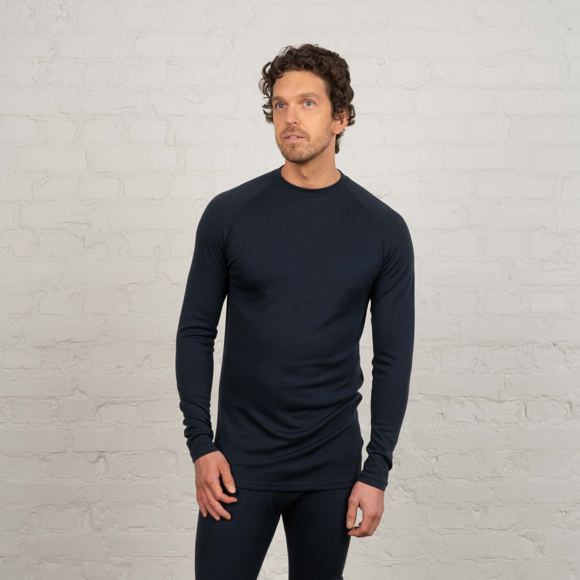 The model is 191 cm and wears size L.