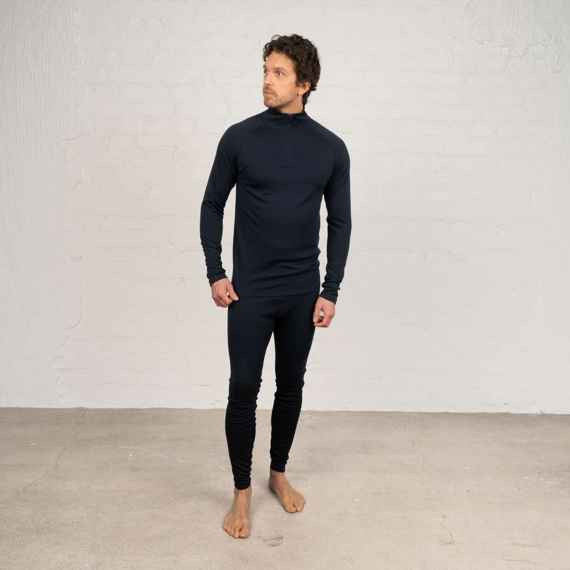 The model is 191 cm and wears size L.