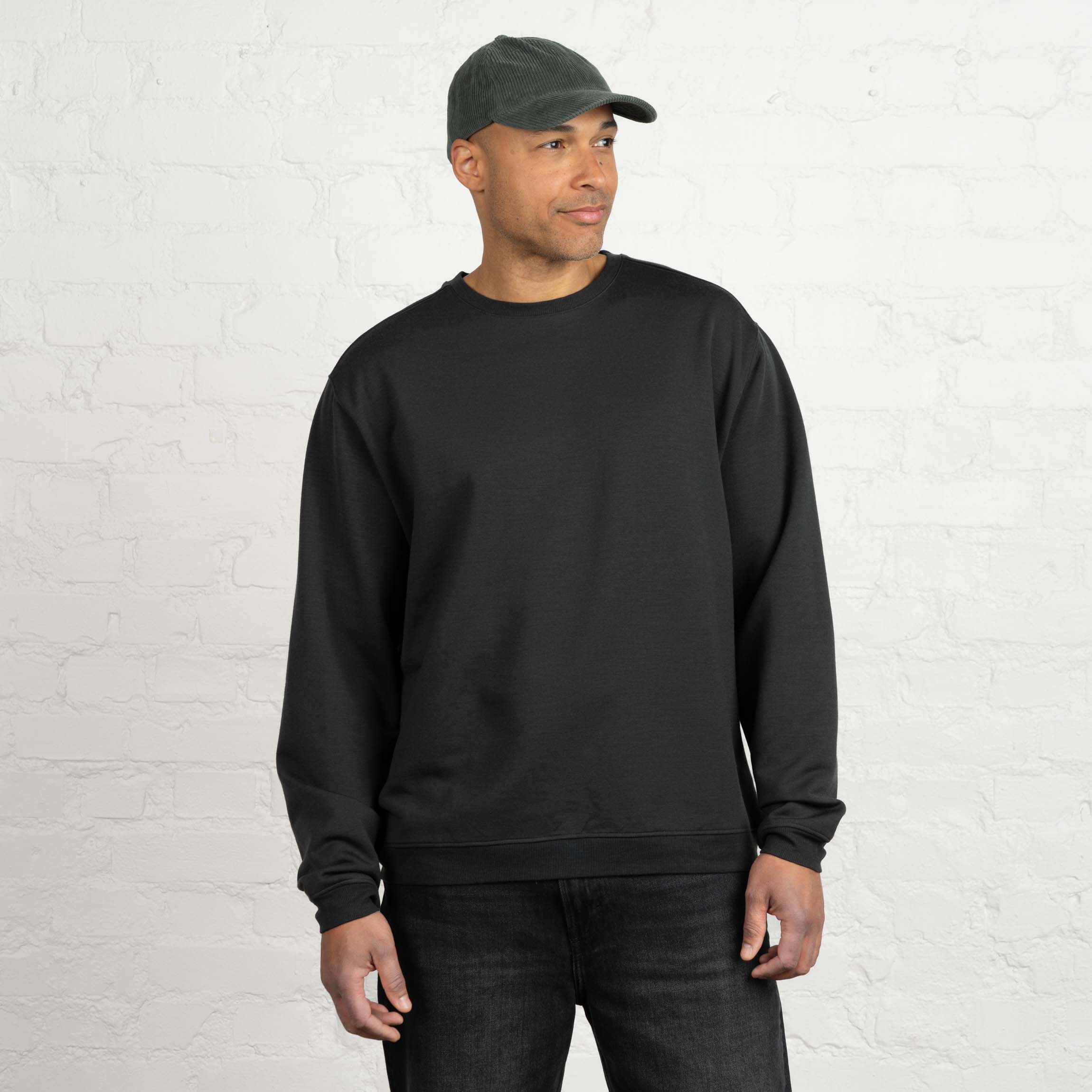 The model is 187 cm and wears size XL