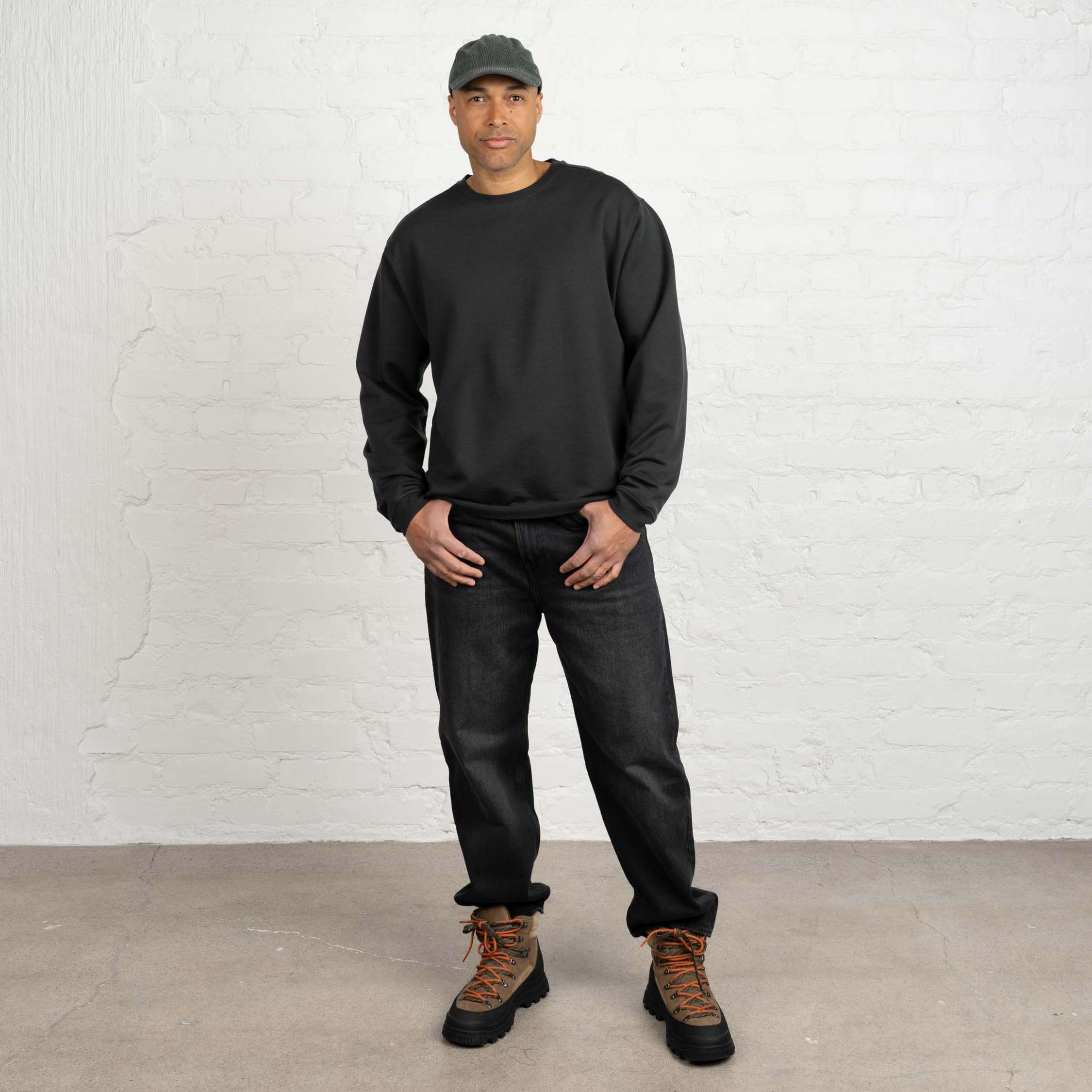 The model is 187 cm and wears size XL