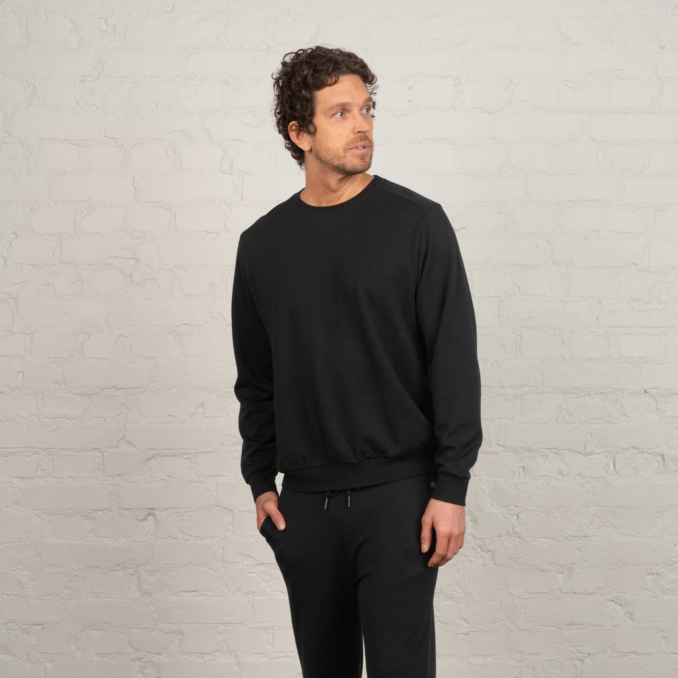 The model is 191 cm and wears size L.