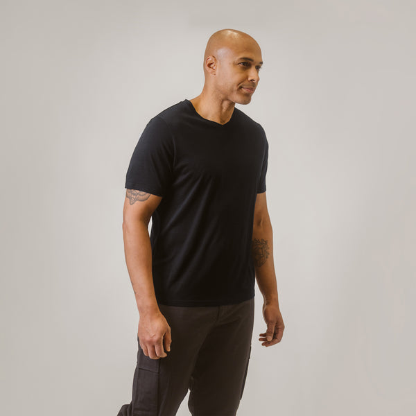 North Outdoor Leon merino T-shirt M in de kleur Zwart, mulesing-vrij merinowol. Ontworpen in Finland. - 