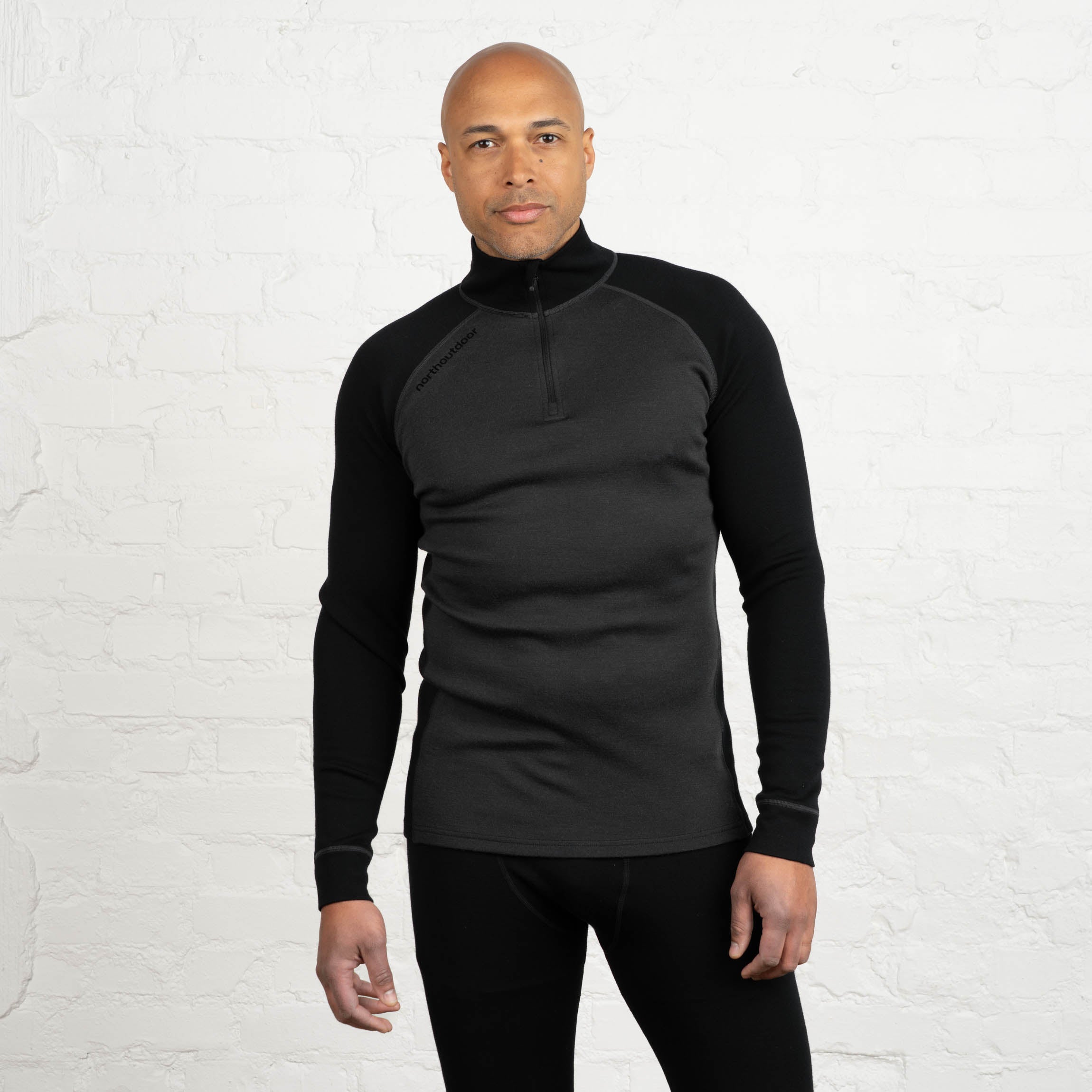 The model is 187 cm and wears size L.