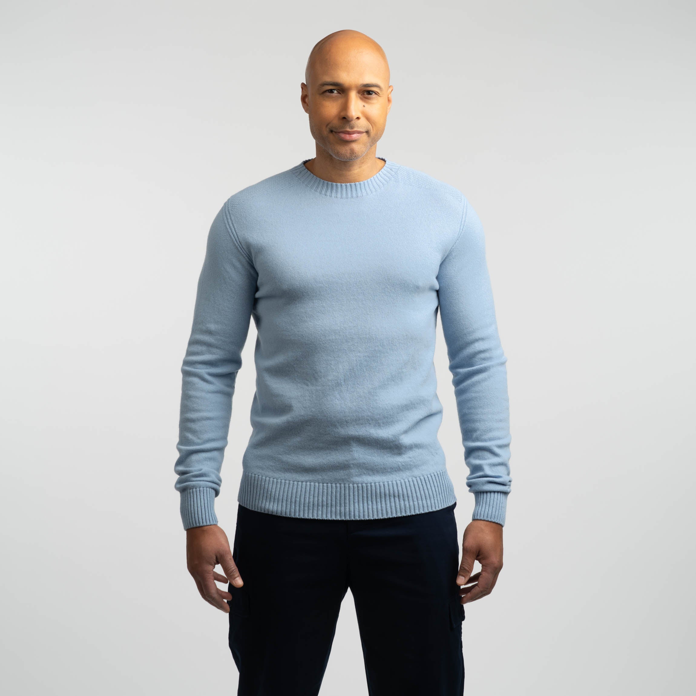 The model is 187 cm and wears size L.