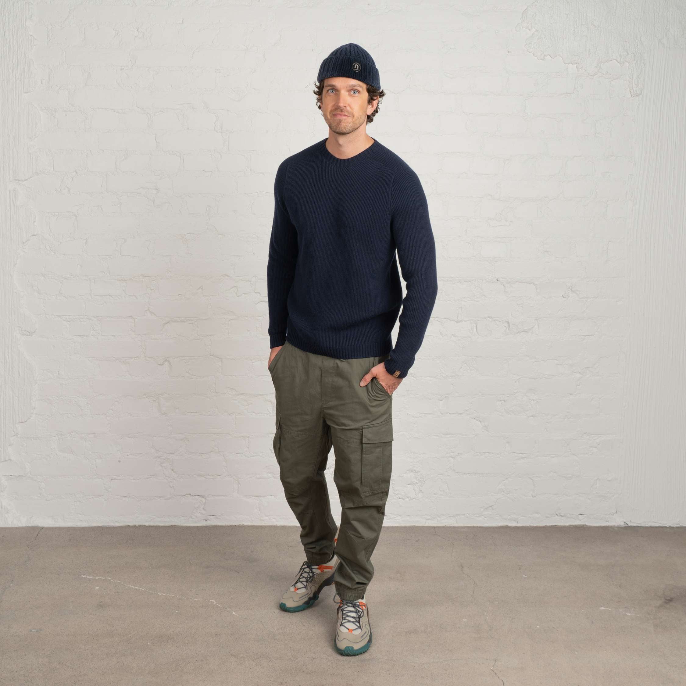 The model is 191 cm and wears size L.