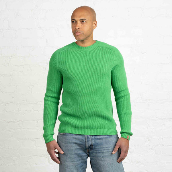 North Outdoor Kaakkuri Heren merinowollen trui in de kleur appelgroen, mulesing-vrij merinowol. Gemaakt in Finland. - Het model is 187 cm lang en draagt maat XL