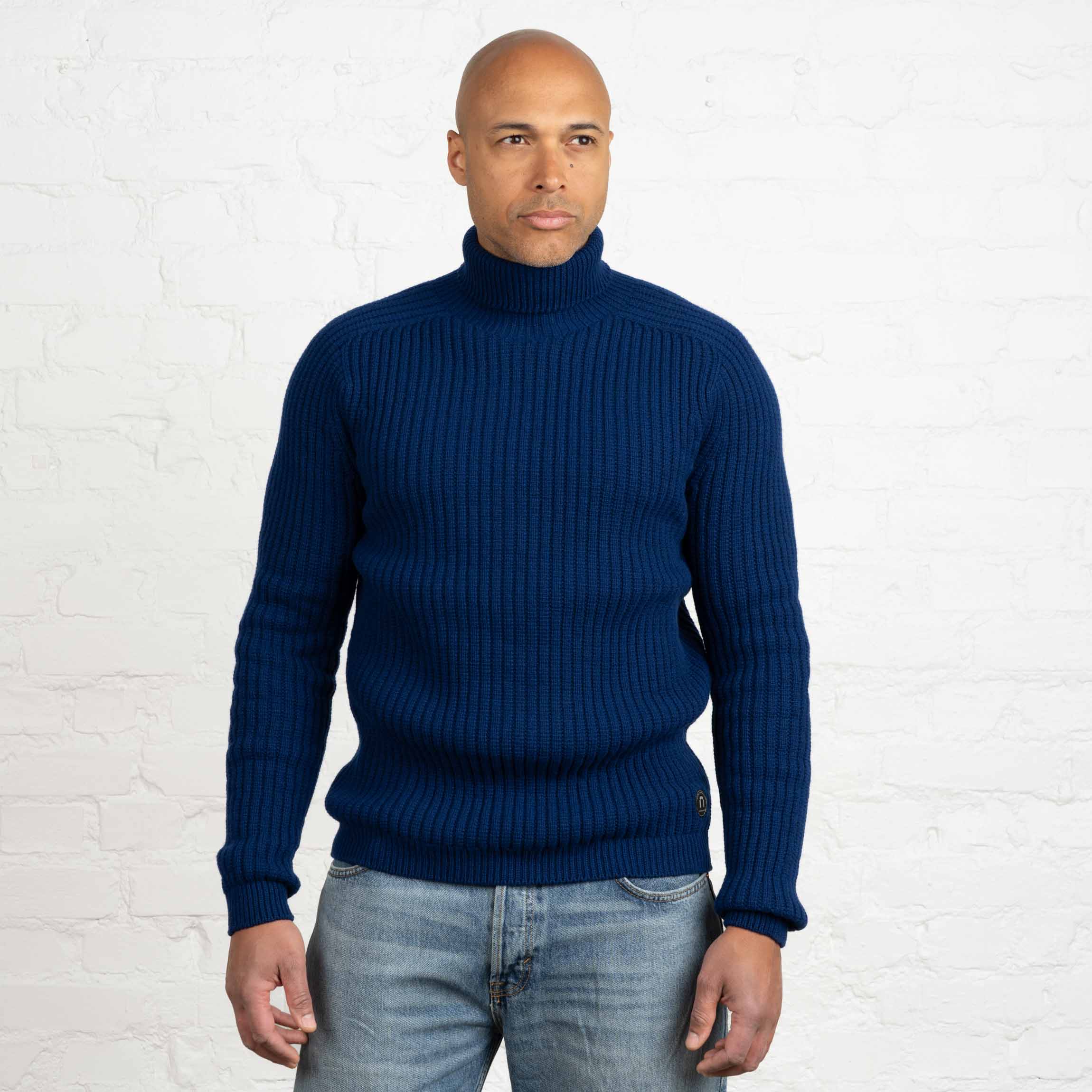 The model is 187 cm and wears size XL