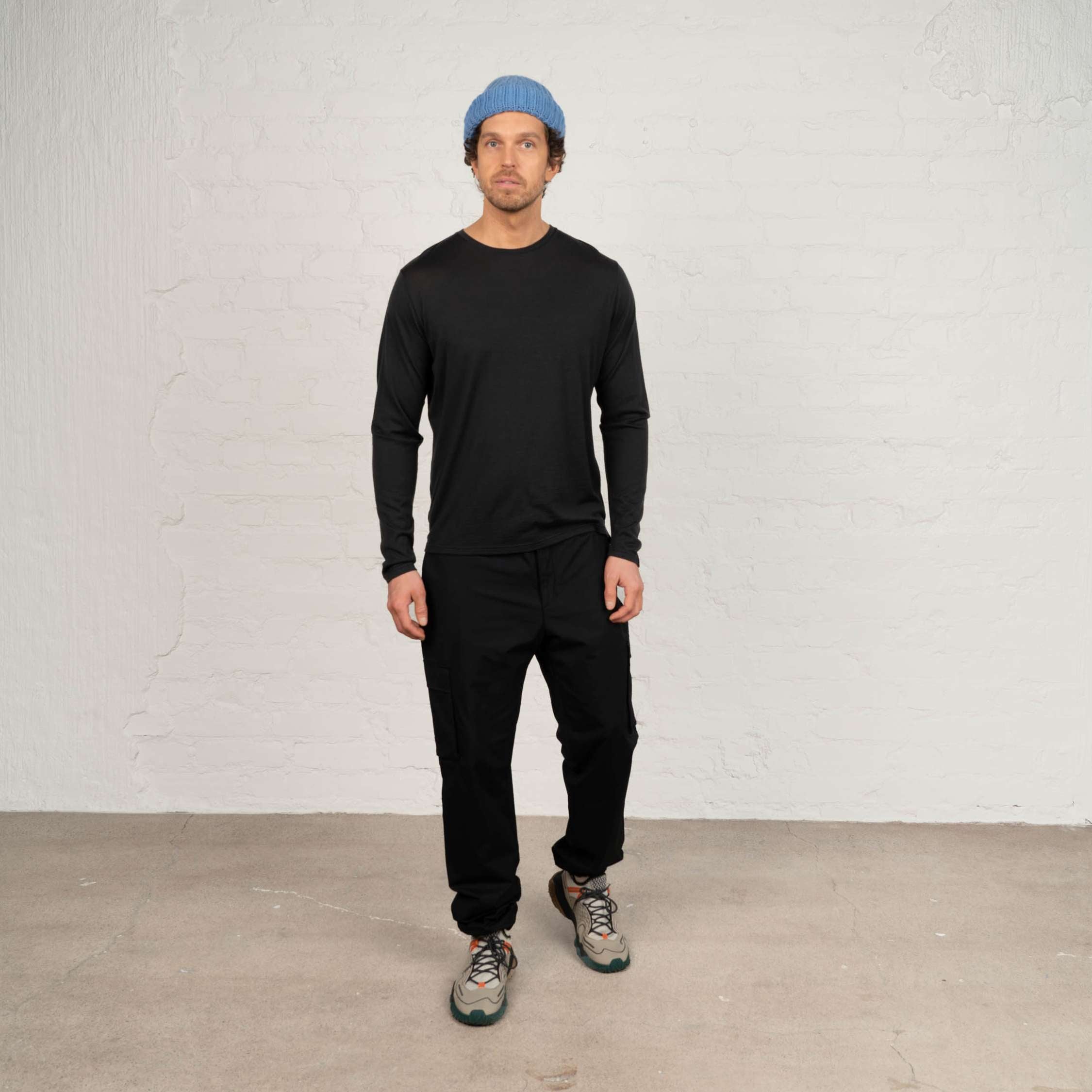 The model is 191 cm and wears size L.