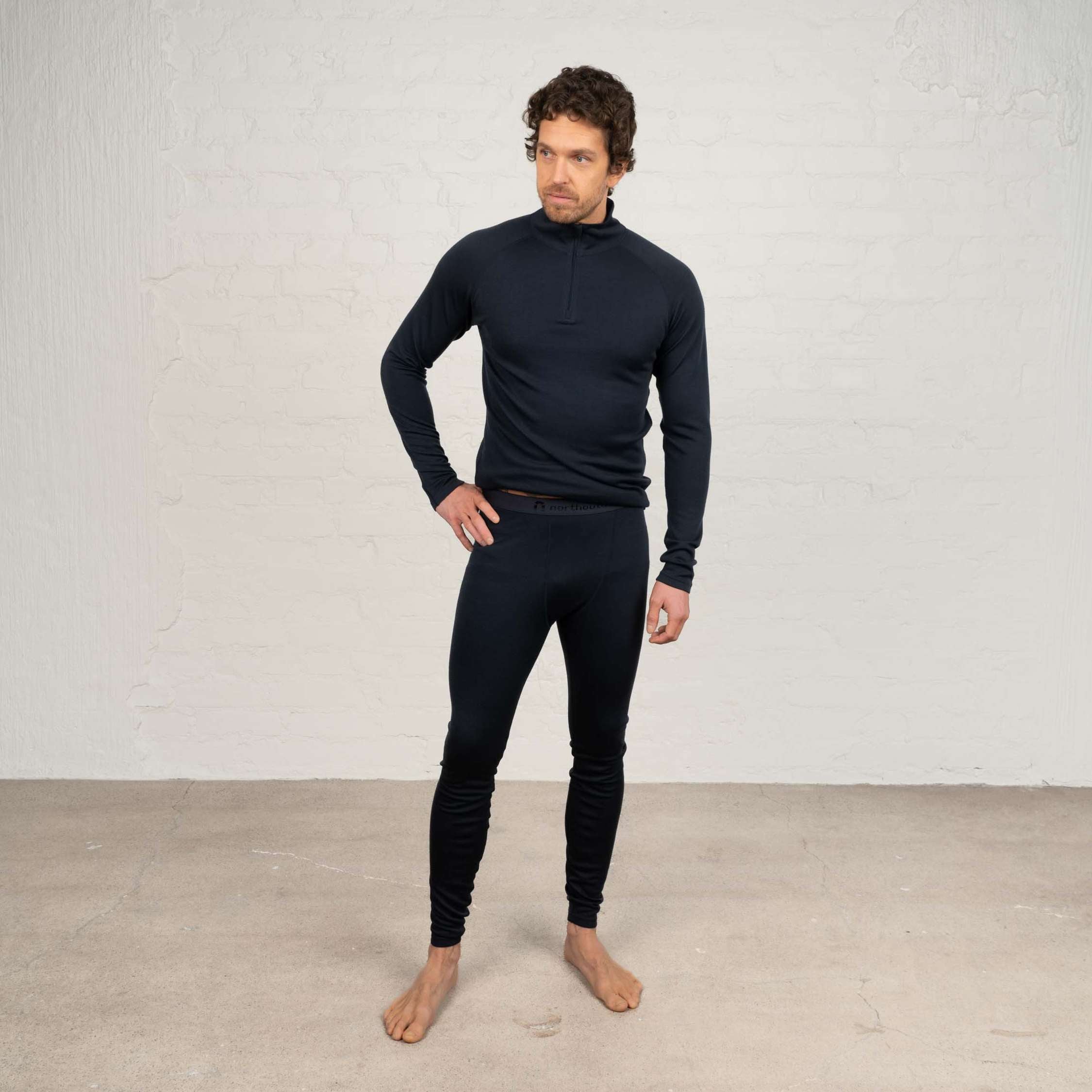 The model is 191 cm and wears size L.