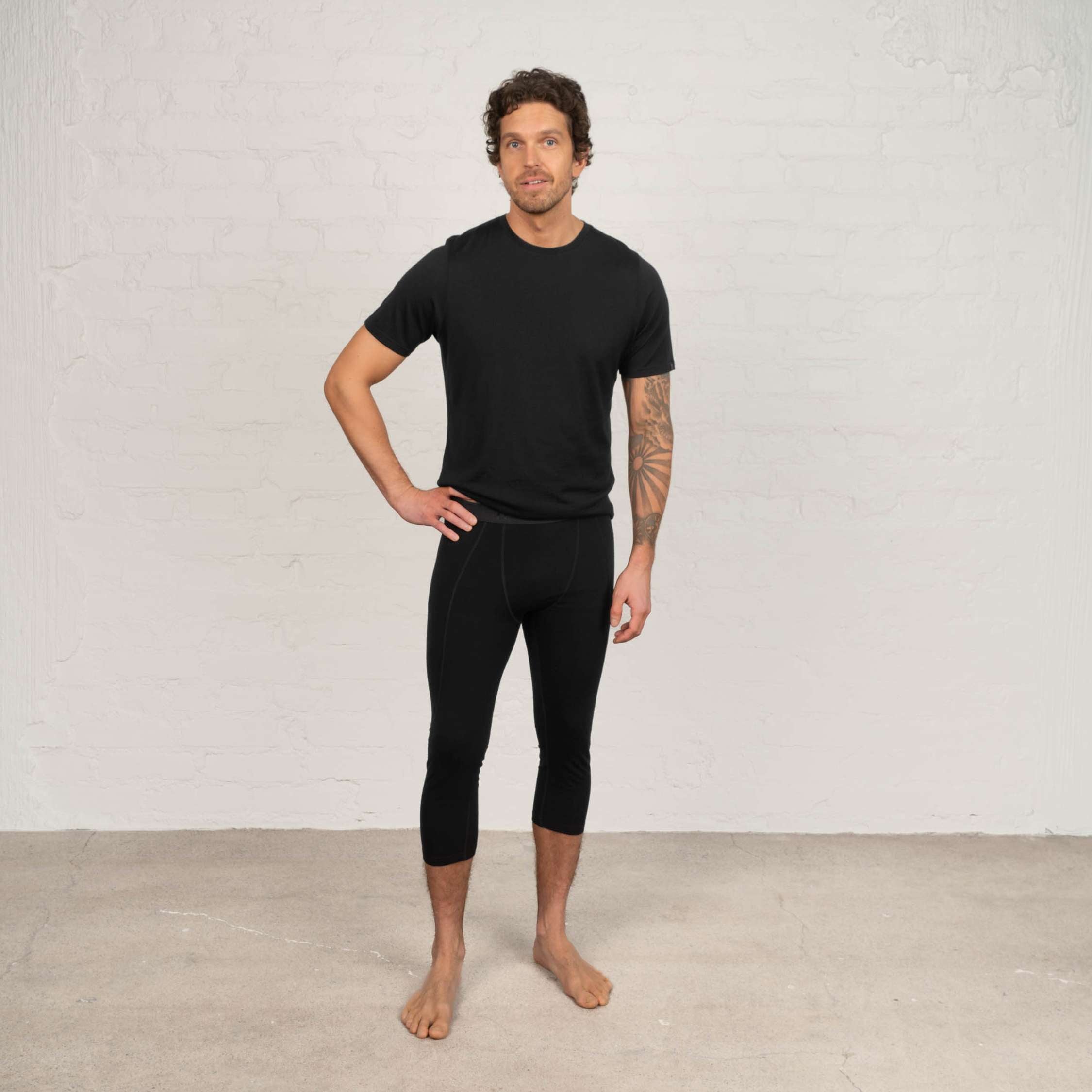 The model is 191 cm and wears size L.