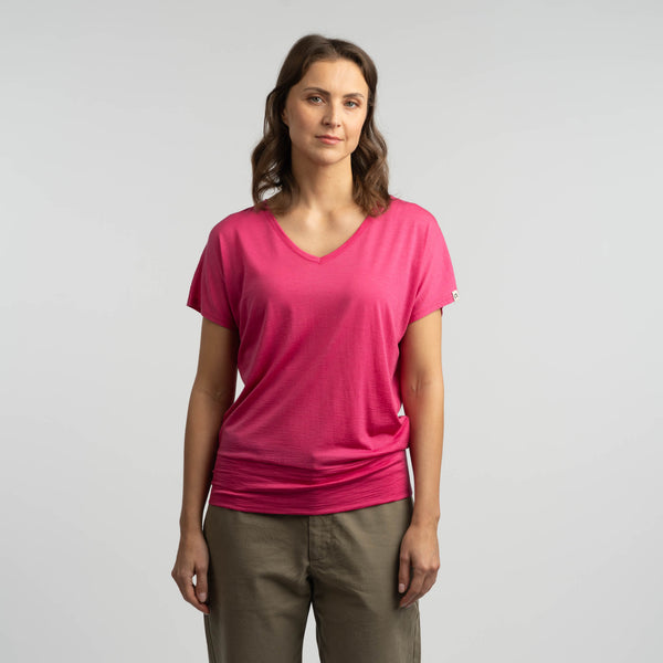 North Outdoor Eva merino T-shirt W in roze, mulesing-vrij merinowol. Ontworpen in Finland. - Het model is 175 cm en draagt maat M