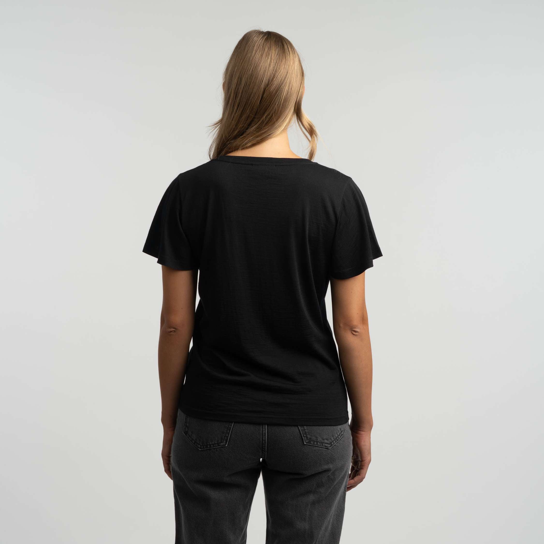 North Outdoor Ava merino T-paita W värissä musta, mulesing-vapaa merinovilla. Suunniteltu Suomessa. - 