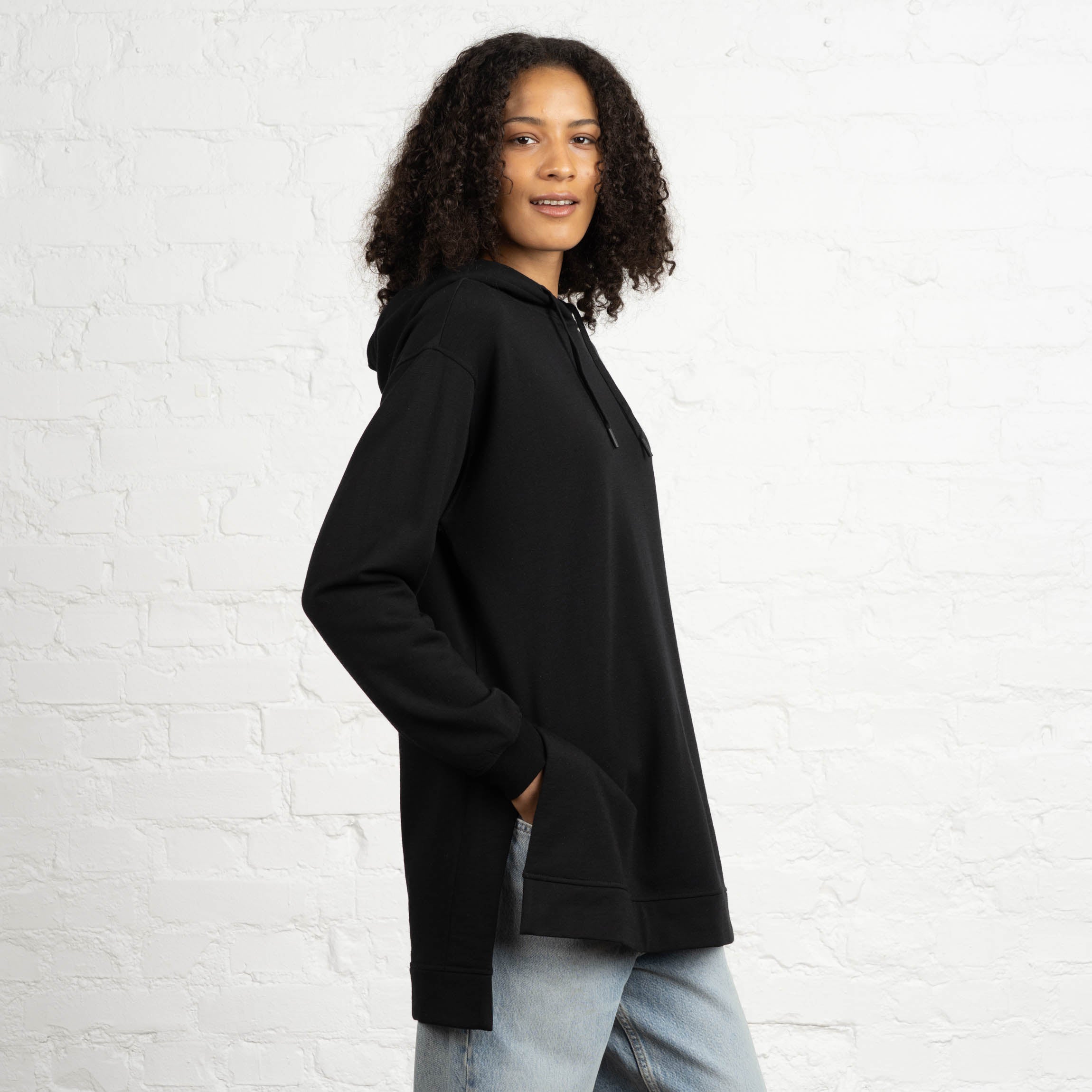 The model is 180 cm and wears size S.