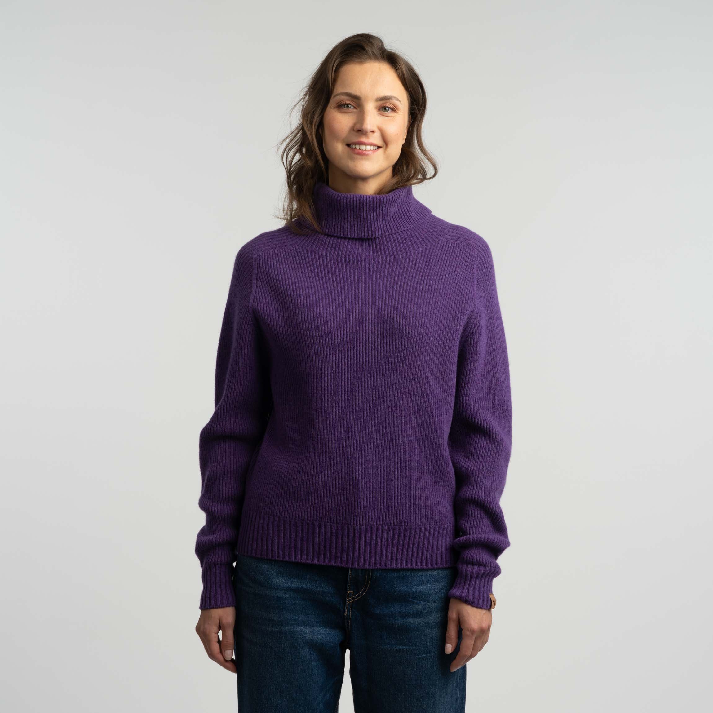 The model is 175 cm and wears size M.