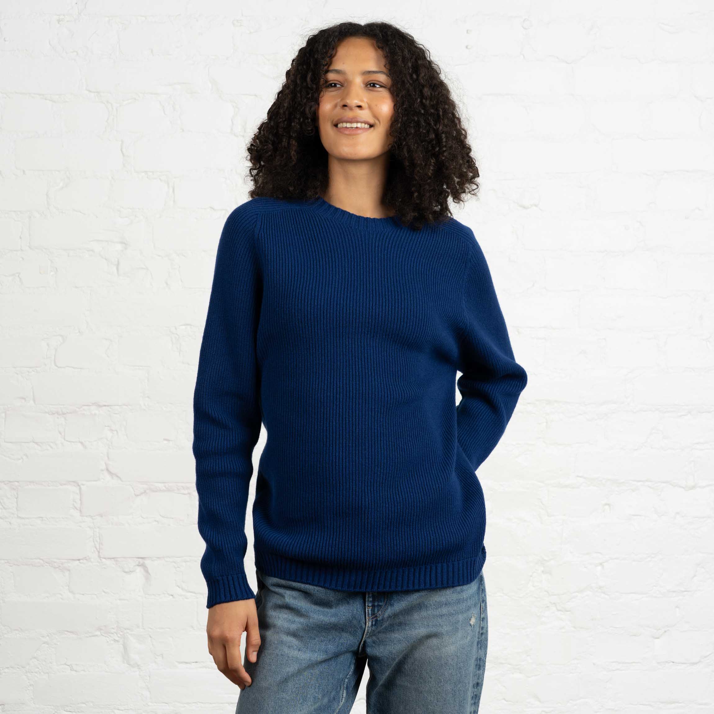 The model is 180 cm and wears size M.