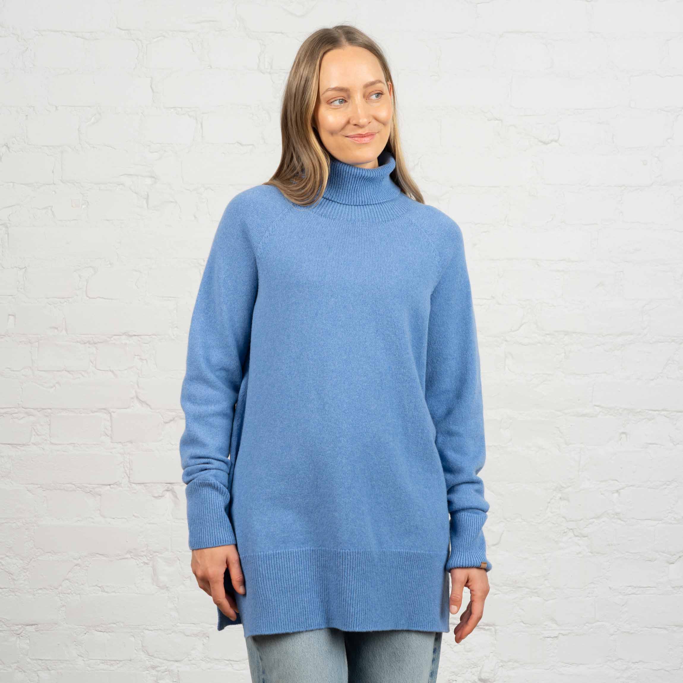 The model is 174 cm and wears size M.