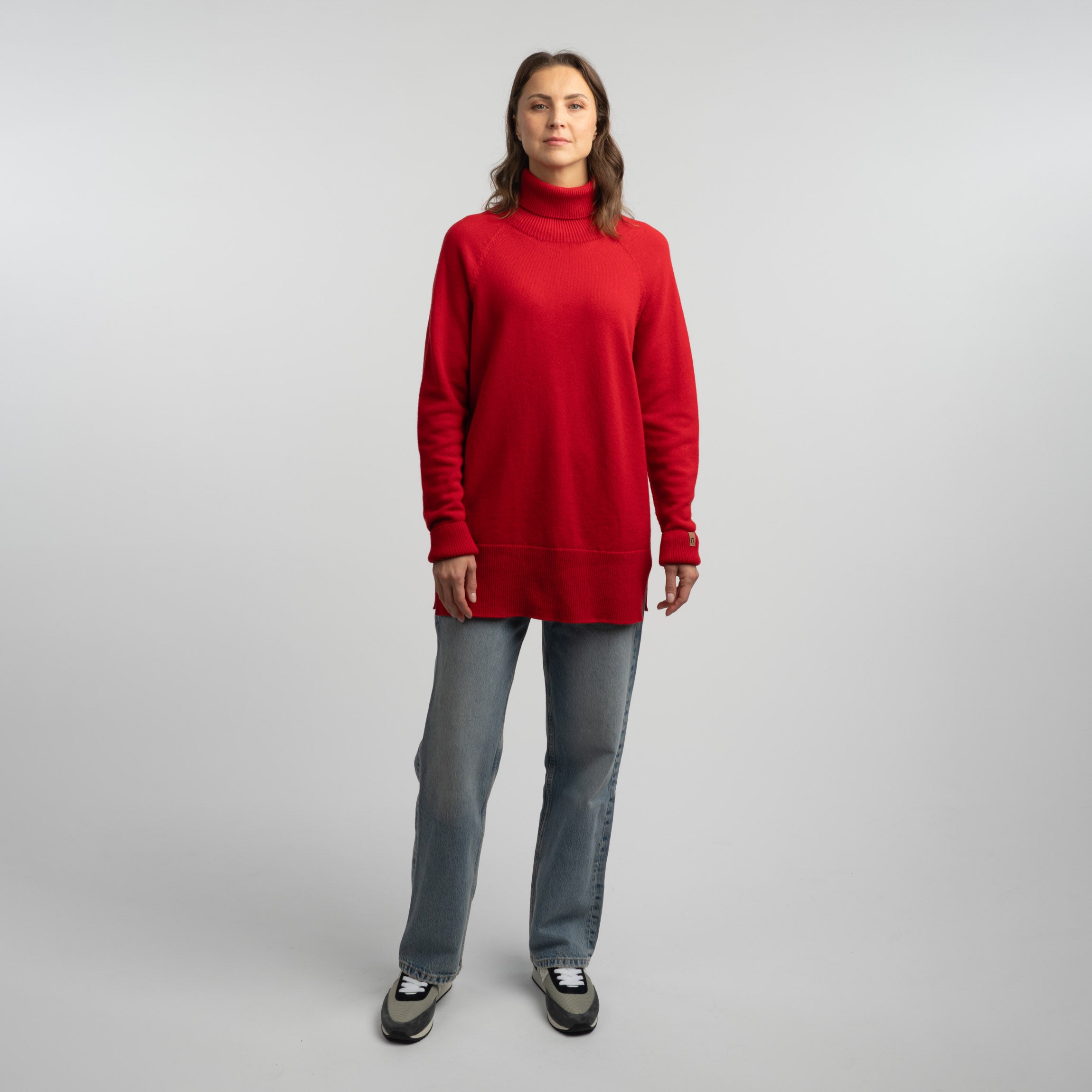 The model is 175 cm and wears size M.