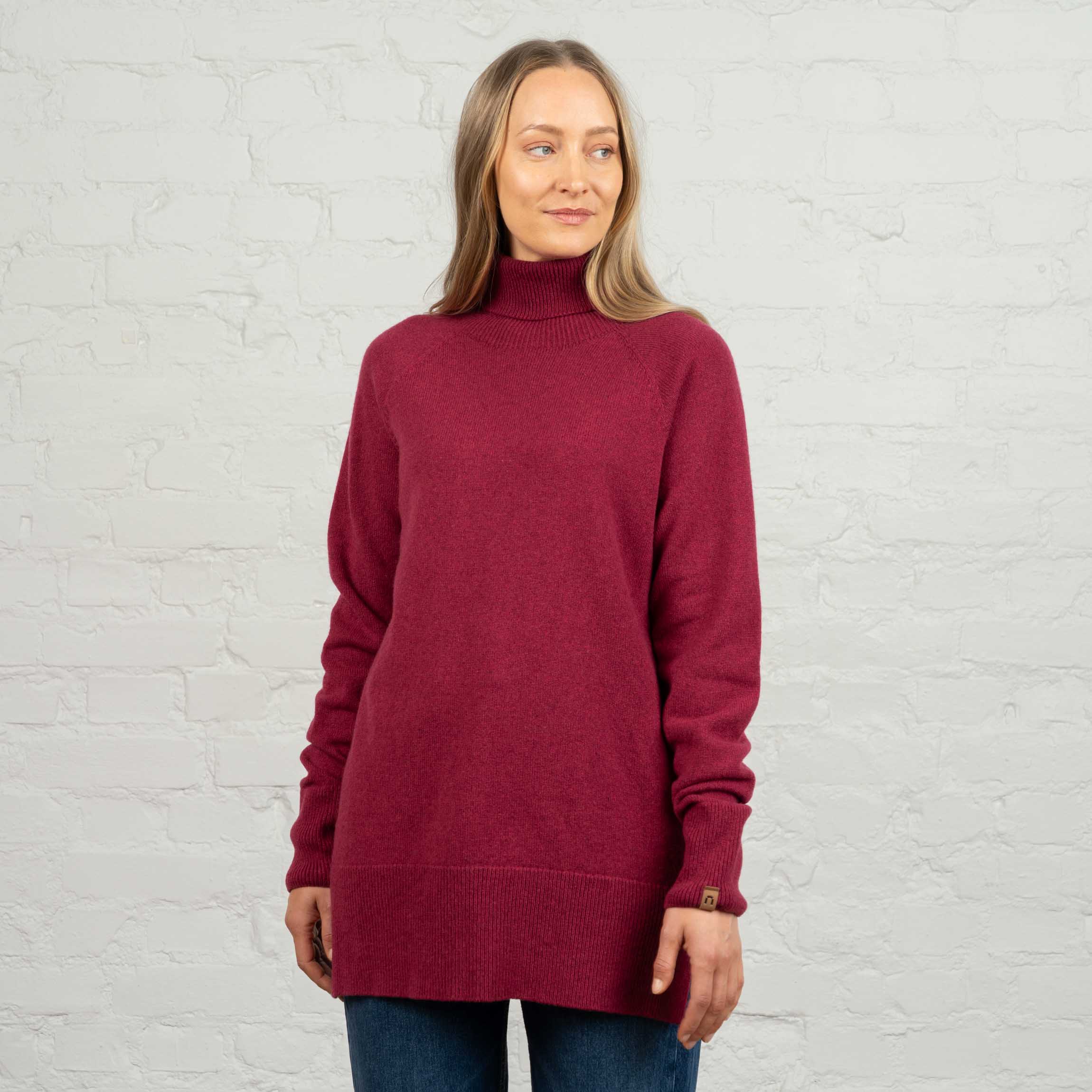 The model is 174 cm and wears size M.