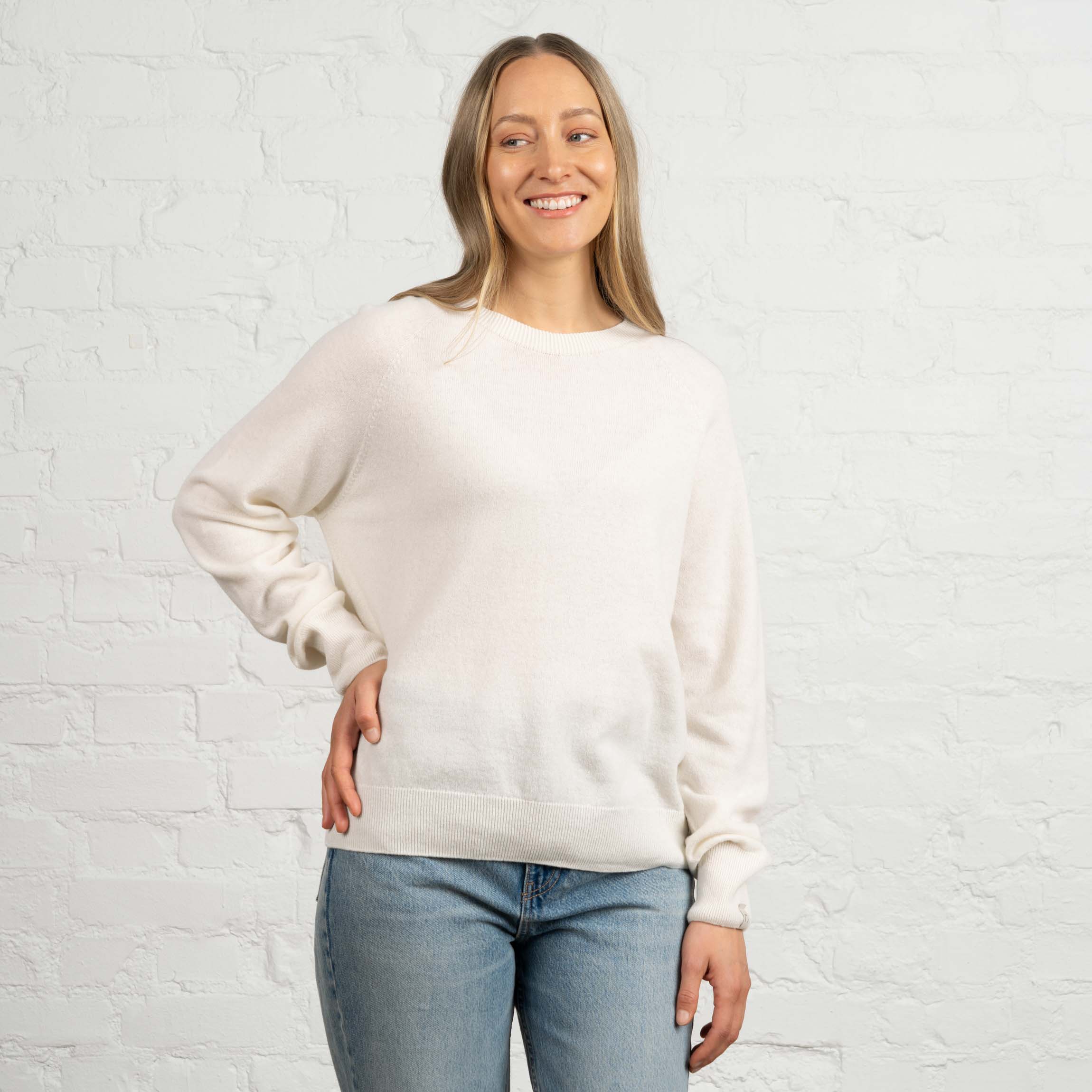 The model is 174 cm and wears size M.