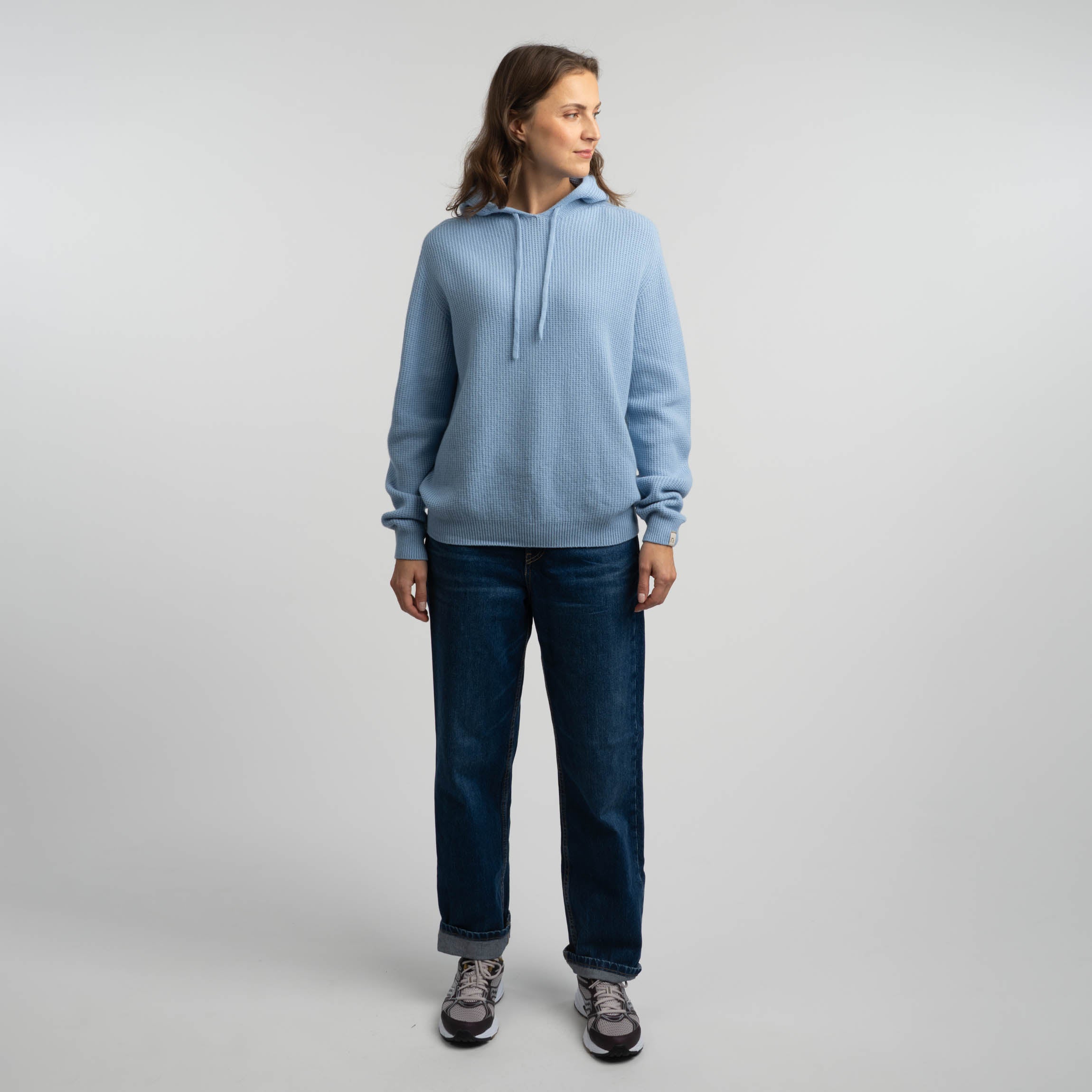 The model is 175 cm and wears size M.