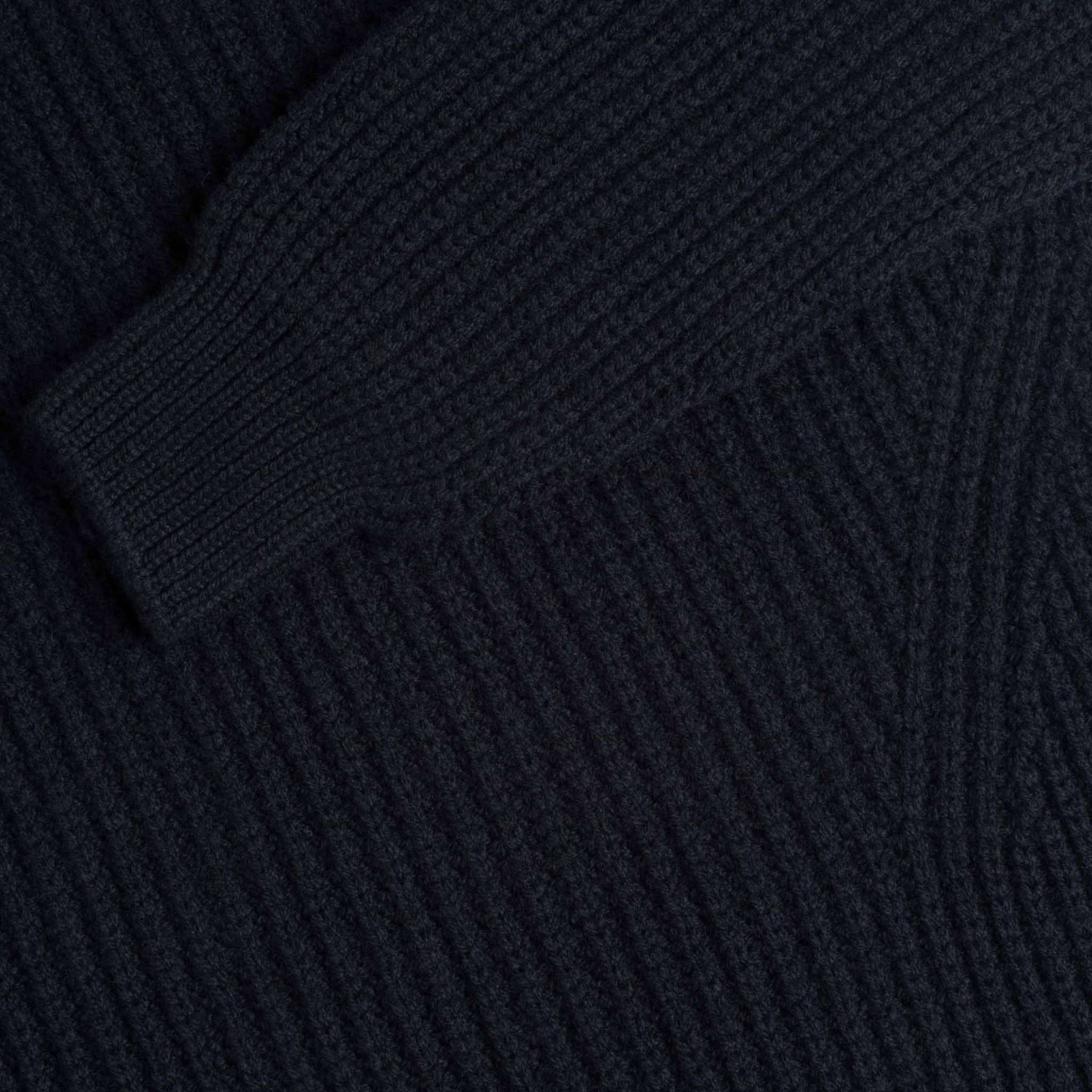 Pull en laine mérinos Varpu pour femmes - noir charbon 