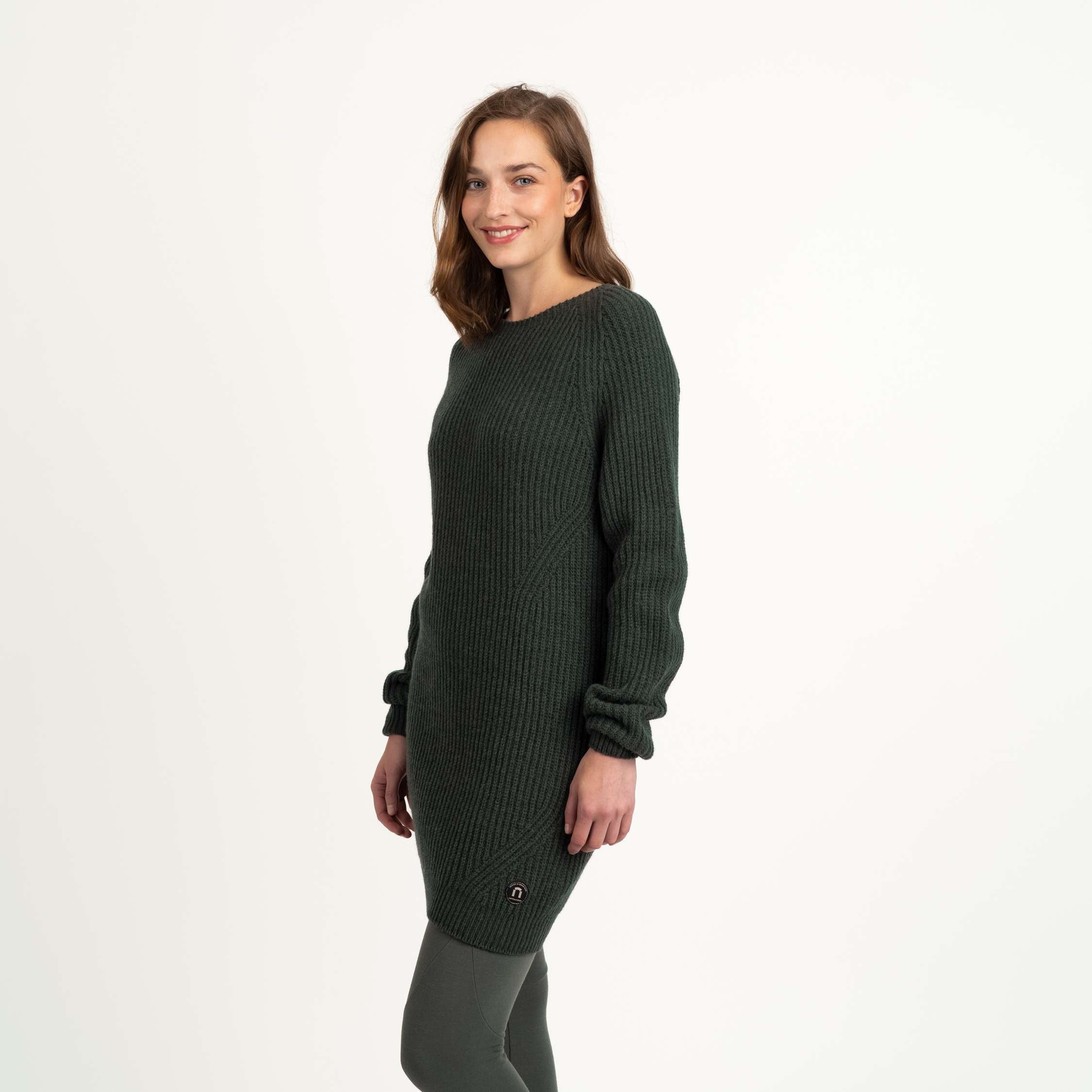 The model is 175 cm and wears size S.