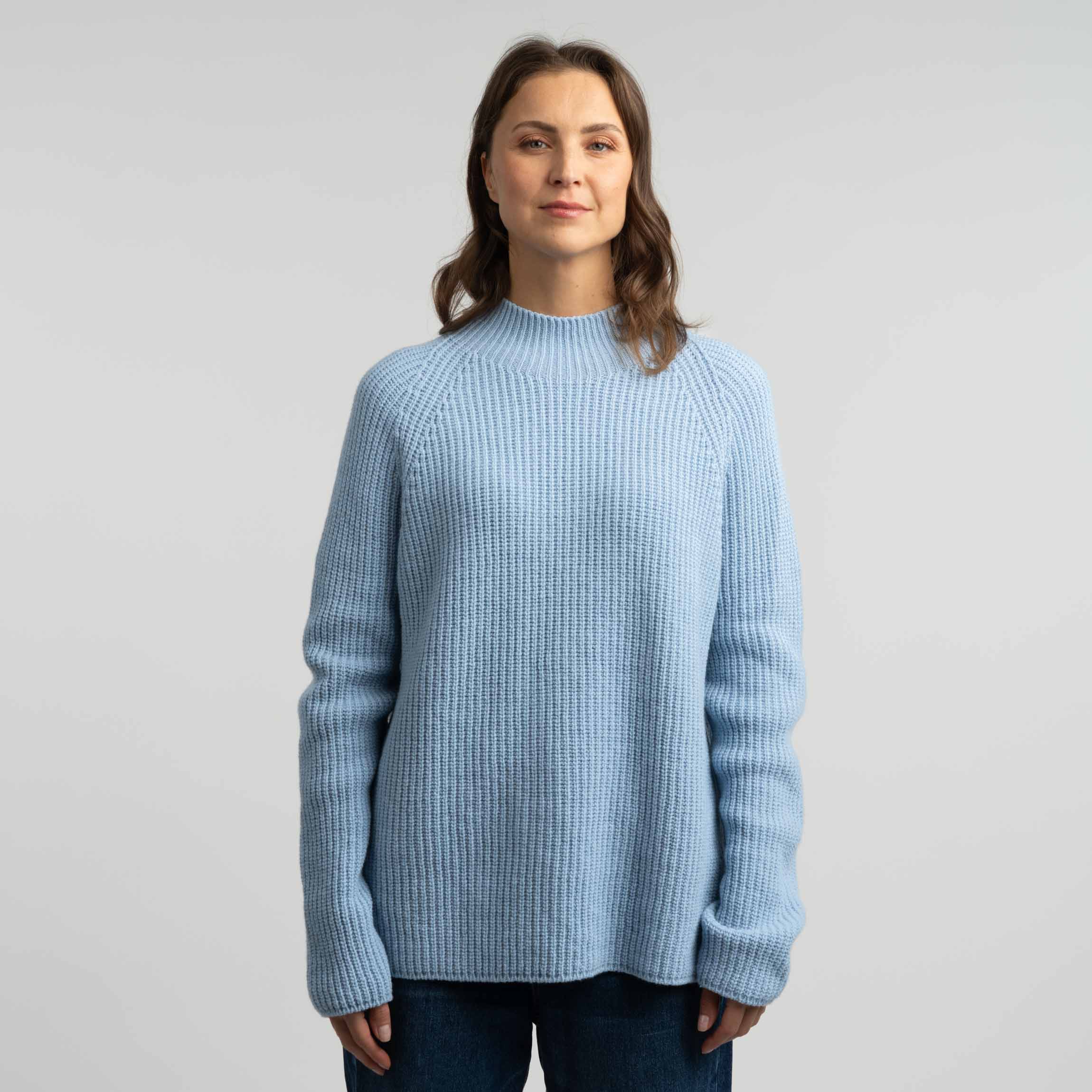 The model is 175 cm and wears size M.