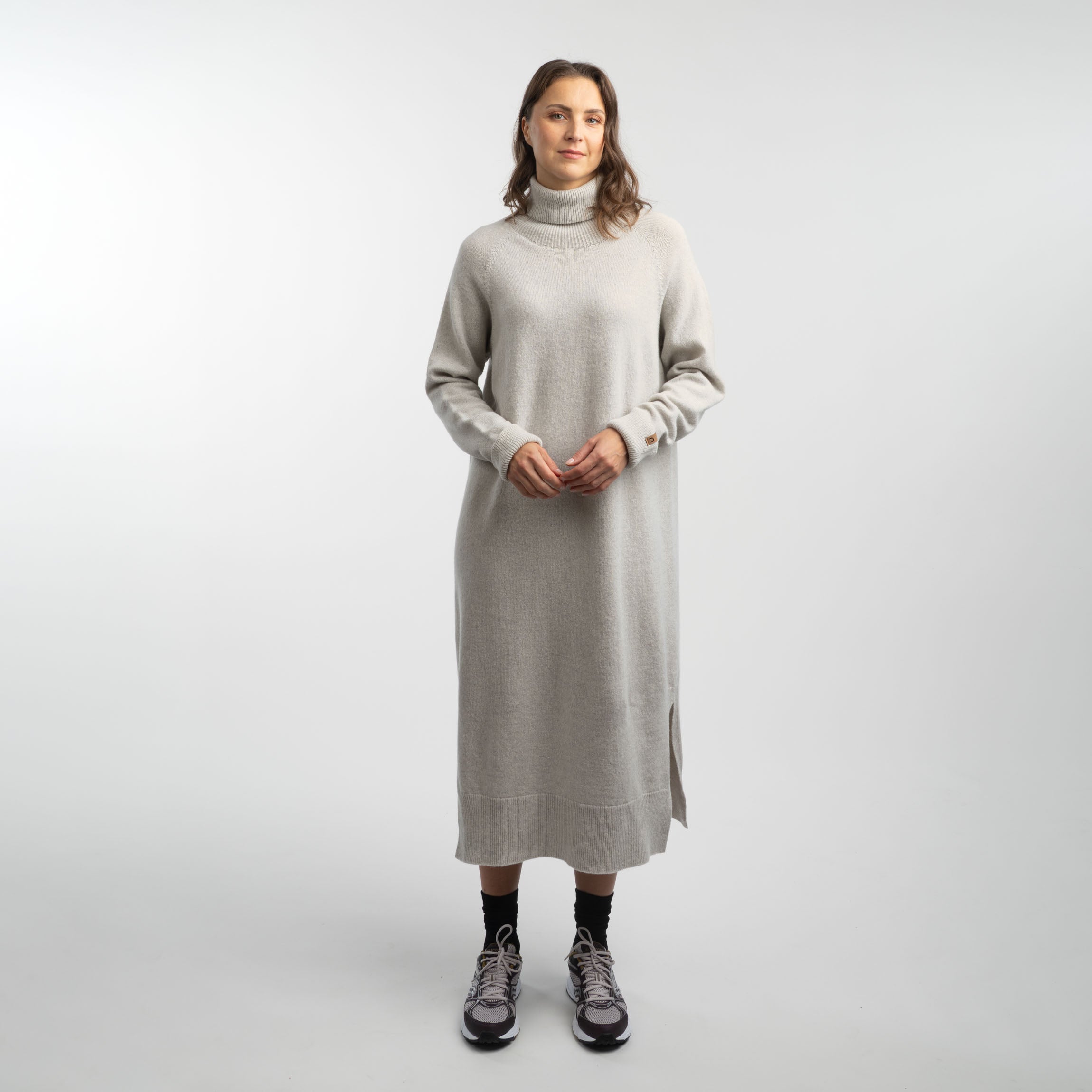 The model is 175 cm and wears size M.