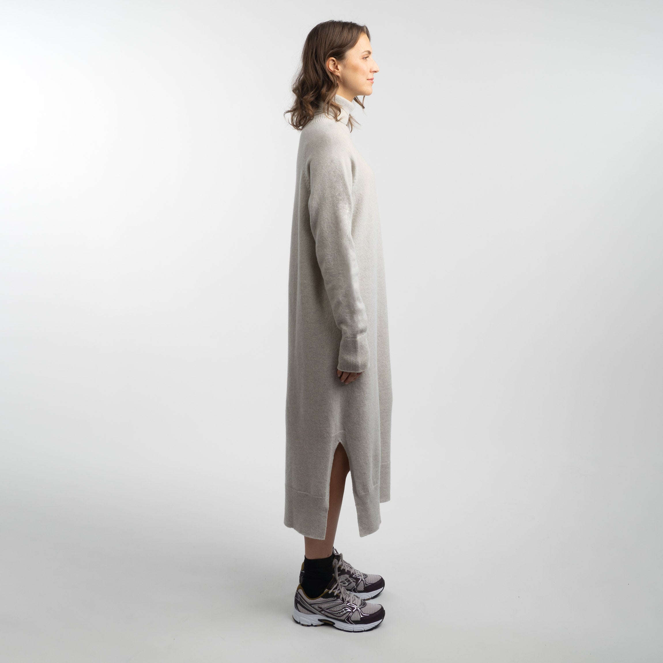 The model is 175 cm and wears size M.